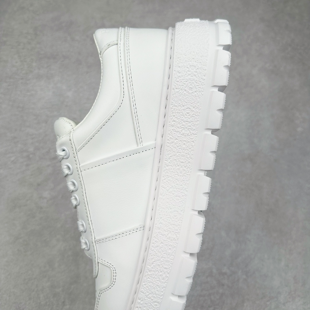 图片[7]-＃GD广顶 Prada普拉达 2024ss 全牛皮打造 属于奢侈品鞋型 全鞋打版开发 鞋底单独开模订制 鞋垫部分区别常规板鞋款式 采用针车走线双层拼接 五金三角唛单独订制 打底皮革定位裁剪 确保同步原版细节 整体鞋型外观还原度高达98%以上 熟悉我的都知道 板鞋打版必开模 在鞋型外观方面可以确保0误差 裁片衔接部分 以及三角唛徽标 统一定位细节处理 无瑕疵可言 尺码：38-45-选品中心