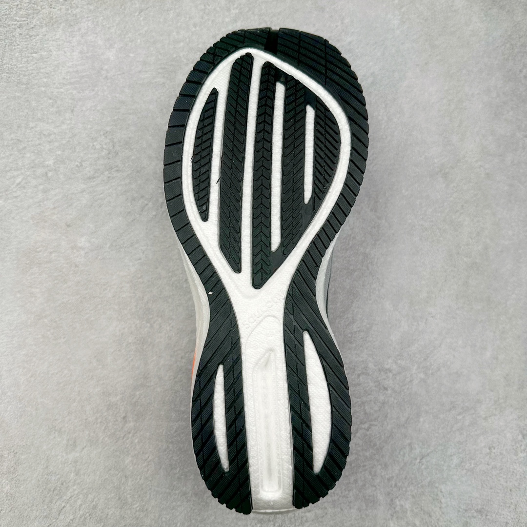 图片[9]-＃GX纯原 Saucony Triumph 21 索康尼胜利21代旗舰级缓震型跑鞋 性能相比前几代再升级：鞋面采用全新升级的工学网设计 贴合脚部更透气 中底部分使用最新的PWRRUN+材质 搭配PWRRUN+鞋垫使中底的大幅加厚 10mm坡差进一步提供缓震、回弹性能 内底则采用了FORMFIT动态适应系统 动态契合脚型 提升包裹性和舒适性 提供更卓越的动态回馈体验 XT-900橡胶大底 可提供良好的抓地力和较强抗磨性能 尺码：35.5 36 36.5 37.5 38 38.5 39 40 40.5 41 42 42.5 43 44 44.5 45 46-选品中心