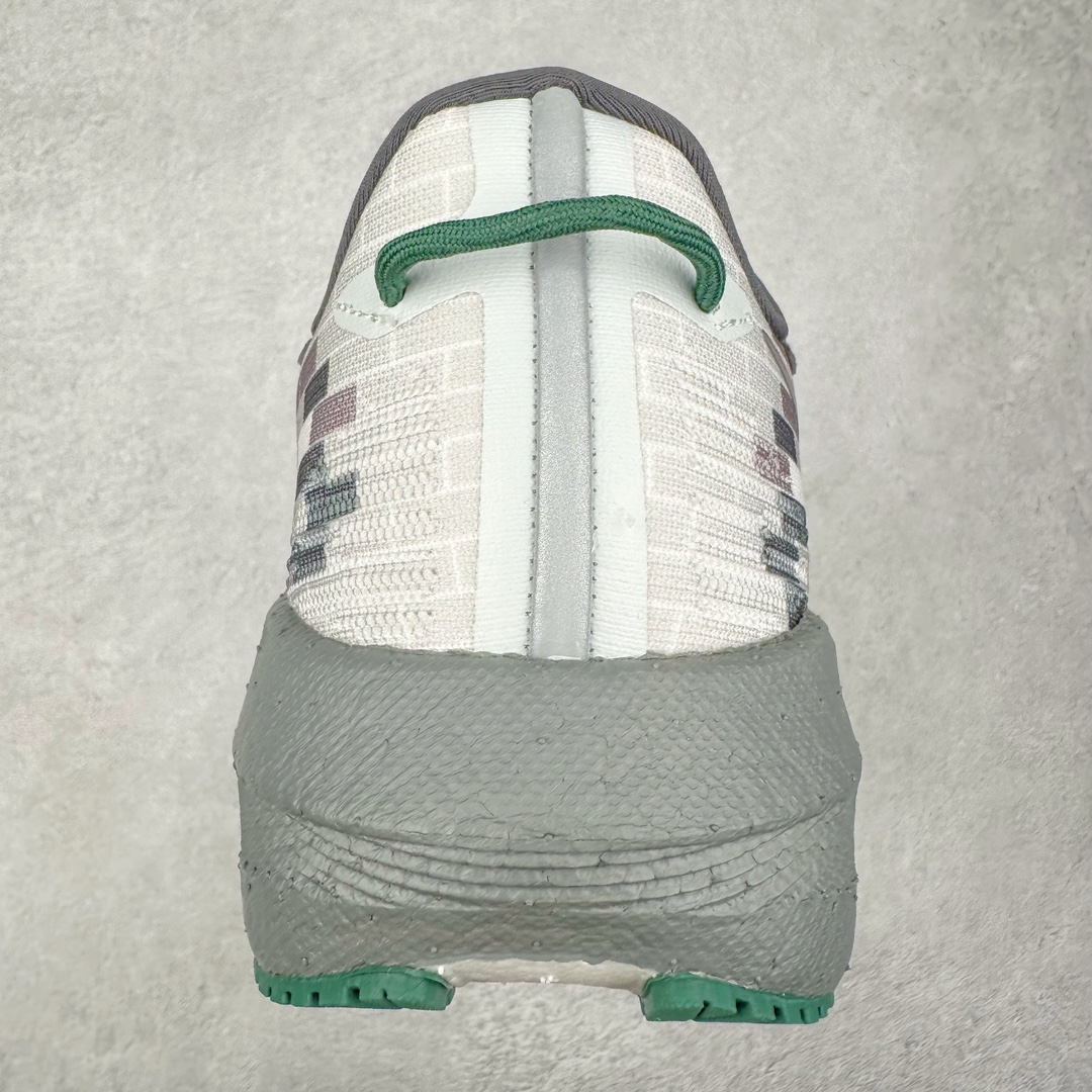 图片[8]-＃GX纯原 Saucony Triumph 21 索康尼胜利21代旗舰级缓震型跑鞋 性能相比前几代再升级：鞋面采用全新升级的工学网设计 贴合脚部更透气 中底部分使用最新的PWRRUN+材质 搭配PWRRUN+鞋垫使中底的大幅加厚 10mm坡差进一步提供缓震、回弹性能 内底则采用了FORMFIT动态适应系统 动态契合脚型 提升包裹性和舒适性 提供更卓越的动态回馈体验 XT-900橡胶大底 可提供良好的抓地力和较强抗磨性能 尺码：35.5 36 36.5 37.5 38 38.5 39 40 40.5 41 42 42.5 43 44 44.5 45 46-选品中心