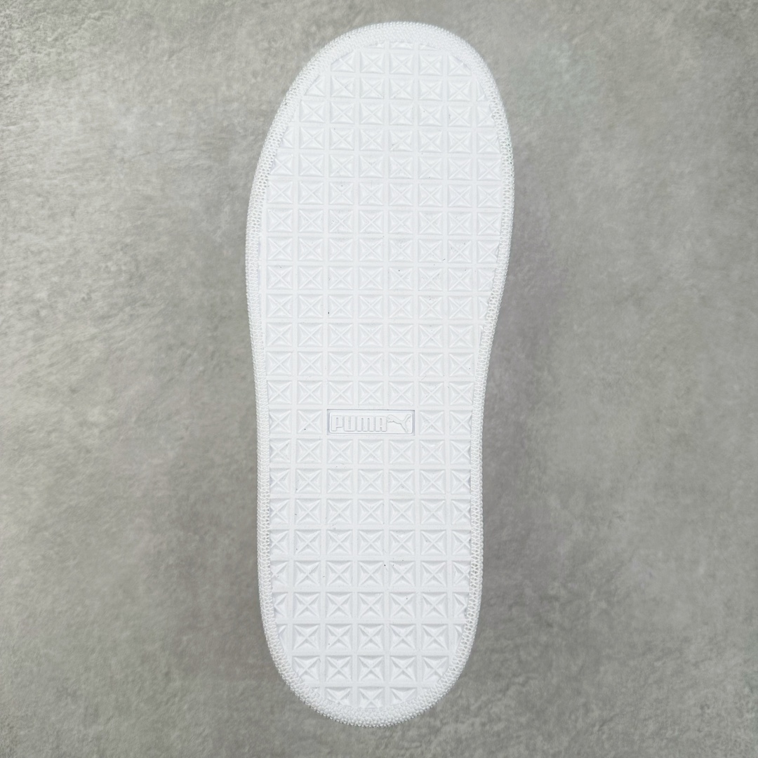 图片[9]-＃特价福利 PUMA SUEDE XL 彪马新款面包鞋男女同款复古休闲板鞋 鞋身通体采用细腻的麂皮材质 厚实柔软 质感出众 鞋侧保留PUMA标志性跑道图案 侧面与后跟点缀金属色PUMA LOGO 兼具辨识度与细节感 加厚鞋垫、饱满鞋舌 搭配加宽扁形鞋带 使得穿着感更加贴合与舒适 值得一提的是 本季SUEDE XL鞋款以黑色、红色及蓝色最为瞩目 经典黑的配色 在低调之余可轻松驾驭任何潮流风格造型 而高饱和度的配色 则是当之无愧的早春出街利器。货号： 395205 尺码：36 37 37.5 38 38.5 39 40 40.5 41 42 42.5 43 44 45-选品中心