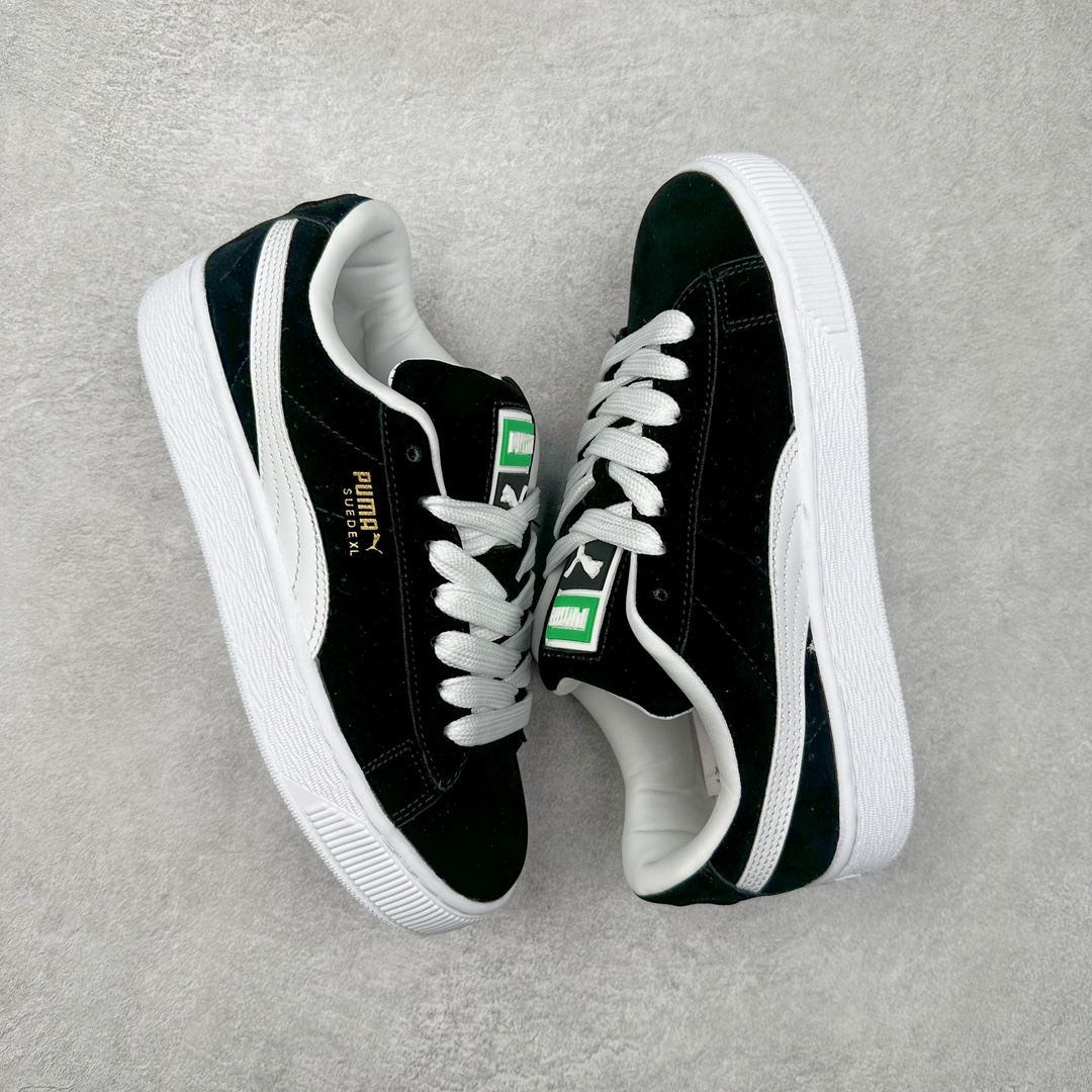 图片[3]-＃特价福利 PUMA SUEDE XL 彪马新款面包鞋男女同款复古休闲板鞋 鞋身通体采用细腻的麂皮材质 厚实柔软 质感出众 鞋侧保留PUMA标志性跑道图案 侧面与后跟点缀金属色PUMA LOGO 兼具辨识度与细节感 加厚鞋垫、饱满鞋舌 搭配加宽扁形鞋带 使得穿着感更加贴合与舒适 值得一提的是 本季SUEDE XL鞋款以黑色、红色及蓝色最为瞩目 经典黑的配色 在低调之余可轻松驾驭任何潮流风格造型 而高饱和度的配色 则是当之无愧的早春出街利器。货号： 395205 尺码：36 37 37.5 38 38.5 39 40 40.5 41 42 42.5 43 44 45-选品中心