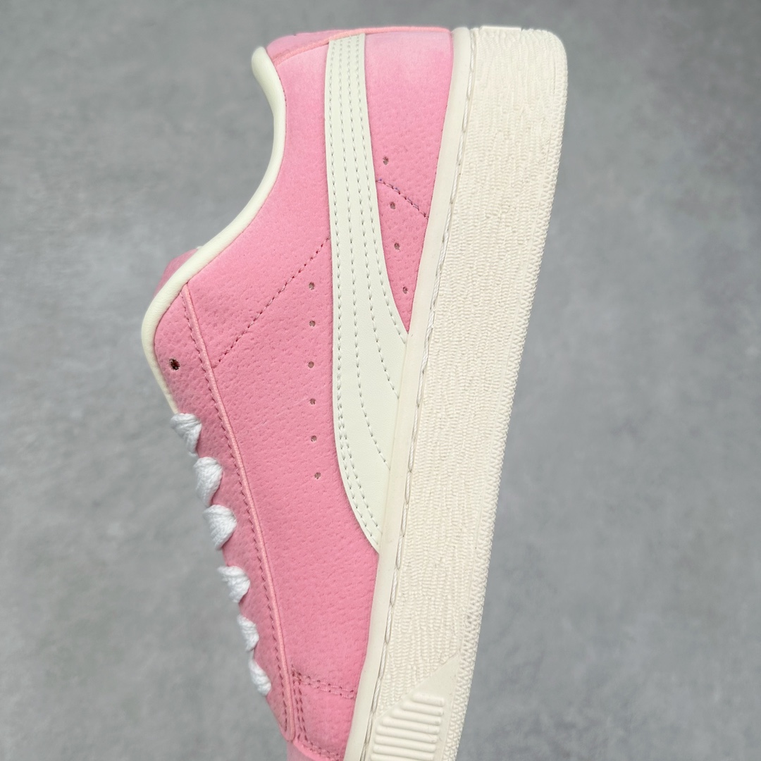 图片[7]-＃特价福利 PUMA SUEDE XL 彪马新款面包鞋男女同款复古休闲板鞋 鞋身通体采用细腻的麂皮材质 厚实柔软 质感出众 鞋侧保留PUMA标志性跑道图案 侧面与后跟点缀金属色PUMA LOGO 兼具辨识度与细节感 加厚鞋垫、饱满鞋舌 搭配加宽扁形鞋带 使得穿着感更加贴合与舒适 值得一提的是 本季SUEDE XL鞋款以黑色、红色及蓝色最为瞩目 经典黑的配色 在低调之余可轻松驾驭任何潮流风格造型 而高饱和度的配色 则是当之无愧的早春出街利器。货号： 395205 尺码：36 37 37.5 38 38.5 39 40 40.5 41 42 42.5 43 44 45-选品中心