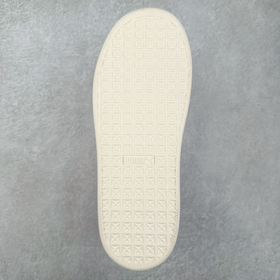 图片[9]-＃特价福利 PUMA SUEDE XL 彪马新款面包鞋男女同款复古休闲板鞋 鞋身通体采用细腻的麂皮材质 厚实柔软 质感出众 鞋侧保留PUMA标志性跑道图案 侧面与后跟点缀金属色PUMA LOGO 兼具辨识度与细节感 加厚鞋垫、饱满鞋舌 搭配加宽扁形鞋带 使得穿着感更加贴合与舒适 值得一提的是 本季SUEDE XL鞋款以黑色、红色及蓝色最为瞩目 经典黑的配色 在低调之余可轻松驾驭任何潮流风格造型 而高饱和度的配色 则是当之无愧的早春出街利器。货号： 395205 尺码：36 37 37.5 38 38.5 39 40 40.5 41 42 42.5 43 44 45-选品中心