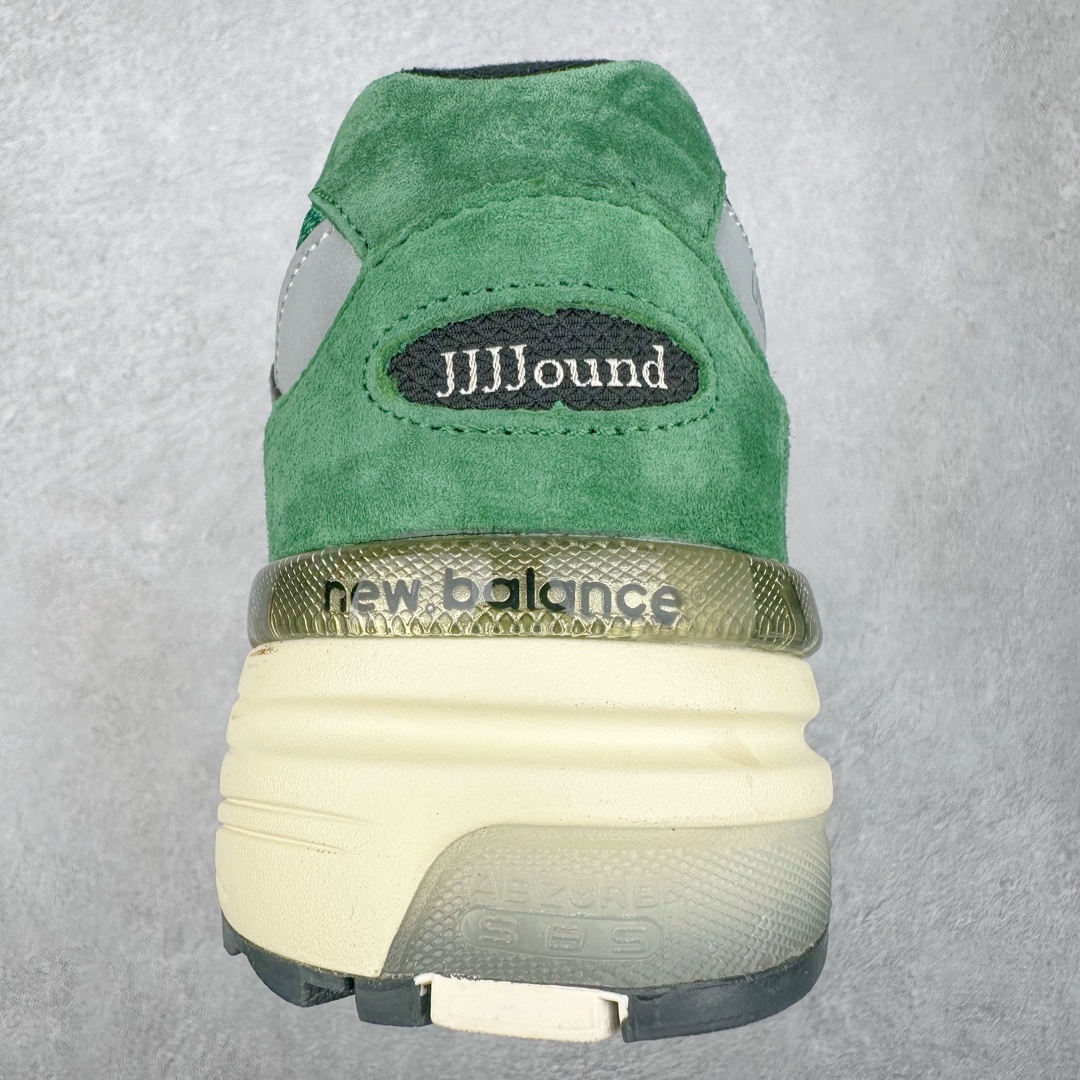 图片[8]-＃K版纯原 JJJJound x New Balance M992JJ 新百伦NB992 联名总统复古慢跑鞋 绿色 整双鞋在构色上使用多种不同饱和度的色彩拼接设计 再搭配上白色中底 丰富全鞋色彩层次材质方面 设计师在不同色彩区域 同样采用拼接方式将翻毛皮、麂皮、网眼等面料相结合 营造出高规格的质感的同时 也带来多层次视觉体验 细节方面 首先映入眼帘的便是鞋舌上醒目的 New Balance 992 标识 彰显鞋型款式 其次 在双脚外侧还再度出现 N 字 Logo 以及 992 型号 对其品牌身份以及型号加以强调 尺码：36 37 37.5 38 38.5 39 40 40.5 41.5 42 42.5 43 44 44.5 45-选品中心