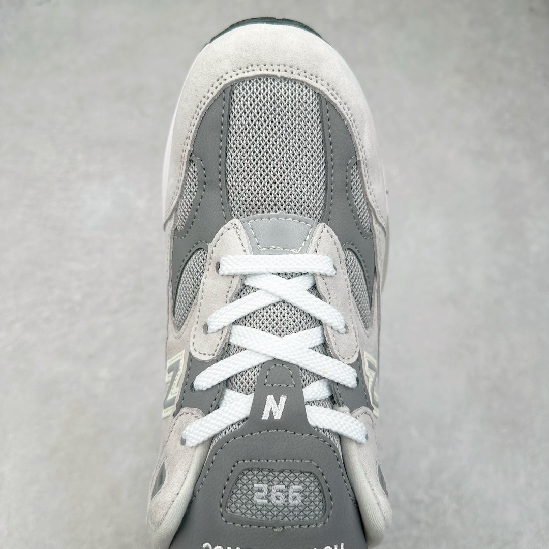 图片[4]-＃K版纯原 New Balance M992GR 新百伦NB992总统复古慢跑鞋 元祖灰 整双鞋在构色上使用多种不同饱和度的色彩拼接设计 再搭配上白色中底 丰富全鞋色彩层次材质方面 设计师在不同色彩区域 同样采用拼接方式将翻毛皮、麂皮、网眼等面料相结合 营造出高规格的质感的同时 也带来多层次视觉体验 细节方面 首先映入眼帘的便是鞋舌上醒目的 New Balance 992 标识 彰显鞋型款式 其次 在双脚外侧还再度出现 N 字 Logo 以及 992 型号 对其品牌身份以及型号加以强调 尺码：36 37 37.5 38 38.5 39 40 40.5 41.5 42 42.5 43 44 44.5 45-选品中心