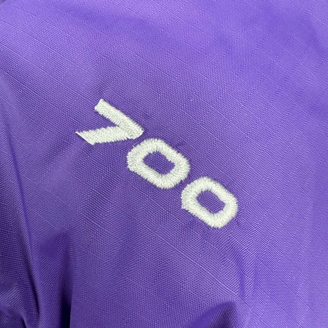 图片[12]-＃TZD TheNorthFace 1996 Nuptse 4NCH 北面拼色户外经典潮牌羽绒服 美国原厂原版数据开版 比例协调、宽松、保暖、时尚 真正原厂内部数据 最大可穿至230斤左右【非市面为节约成本而缩小版型】建议对比尺码表参数 全新进口百灵达绣花机定制万针电绣 采用进口7号针 进口绣线 保证每字饱满、立体、清晰 可称最贵绣标 采用国标90白鸭绒填充 保暖性能更出色 轻便不厚重 压缩后的蓬松度恢复性好 原厂定制40D格子四级防水布料 独家采用原版一致单层布料做法【非市面通货内加胆布】采用单层布料考验了布料及羽绒必须要达标 防止跑绒 并保证手感及膨松度 内里采用尼龙nylon双重双层封禁设计 不会出现任何跑绒现象 内置抽拉绳扣的可调节下摆 可防风防寒 拉链采用吉田YKK原厂定制 刻字清晰 质感完美顺滑 建议比较可供过毒验货 辅料及扣子均采用原版一样铜芯弹簧【非市面铁芯弹簧】可对比了解更多细节 只做市场最高版本 袖口六角扣标志着同步原版一样的六角扣 真正做到和原版一摸一样 不诋毁 不浮夸 真实且不需要太多文案 因为专注 所以专业！ 尺码：XS S M L XL XXL-选品中心