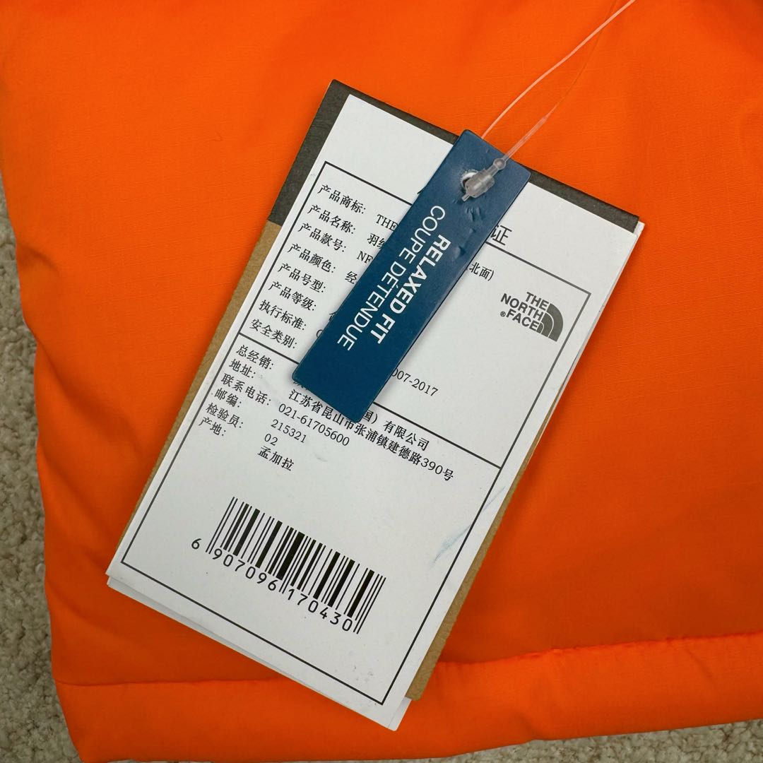 图片[14]-＃TZD TheNorthFace 1996 Nuptse 4NCH 北面拼色户外经典潮牌羽绒服 美国原厂原版数据开版 比例协调、宽松、保暖、时尚 真正原厂内部数据 最大可穿至230斤左右【非市面为节约成本而缩小版型】建议对比尺码表参数 全新进口百灵达绣花机定制万针电绣 采用进口7号针 进口绣线 保证每字饱满、立体、清晰 可称最贵绣标 采用国标90白鸭绒填充 保暖性能更出色 轻便不厚重 压缩后的蓬松度恢复性好 原厂定制40D格子四级防水布料 独家采用原版一致单层布料做法【非市面通货内加胆布】采用单层布料考验了布料及羽绒必须要达标 防止跑绒 并保证手感及膨松度 内里采用尼龙nylon双重双层封禁设计 不会出现任何跑绒现象 内置抽拉绳扣的可调节下摆 可防风防寒 拉链采用吉田YKK原厂定制 刻字清晰 质感完美顺滑 建议比较可供过毒验货 辅料及扣子均采用原版一样铜芯弹簧【非市面铁芯弹簧】可对比了解更多细节 只做市场最高版本 袖口六角扣标志着同步原版一样的六角扣 真正做到和原版一摸一样 不诋毁 不浮夸 真实且不需要太多文案 因为专注 所以专业！ 尺码：XS S M L XL XXL-选品中心