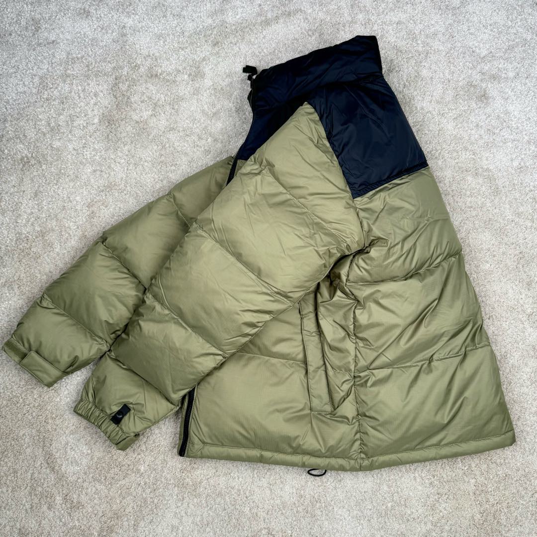 图片[4]-＃TZD TheNorthFace 1996 Nuptse 4NCH 北面拼色户外经典潮牌羽绒服 美国原厂原版数据开版 比例协调、宽松、保暖、时尚 真正原厂内部数据 最大可穿至230斤左右【非市面为节约成本而缩小版型】建议对比尺码表参数 全新进口百灵达绣花机定制万针电绣 采用进口7号针 进口绣线 保证每字饱满、立体、清晰 可称最贵绣标 采用国标90白鸭绒填充 保暖性能更出色 轻便不厚重 压缩后的蓬松度恢复性好 原厂定制40D格子四级防水布料 独家采用原版一致单层布料做法【非市面通货内加胆布】采用单层布料考验了布料及羽绒必须要达标 防止跑绒 并保证手感及膨松度 内里采用尼龙nylon双重双层封禁设计 不会出现任何跑绒现象 内置抽拉绳扣的可调节下摆 可防风防寒 拉链采用吉田YKK原厂定制 刻字清晰 质感完美顺滑 建议比较可供过毒验货 辅料及扣子均采用原版一样铜芯弹簧【非市面铁芯弹簧】可对比了解更多细节 只做市场最高版本 袖口六角扣标志着同步原版一样的六角扣 真正做到和原版一摸一样 不诋毁 不浮夸 真实且不需要太多文案 因为专注 所以专业！ 尺码：XS S M L XL XXL-选品中心