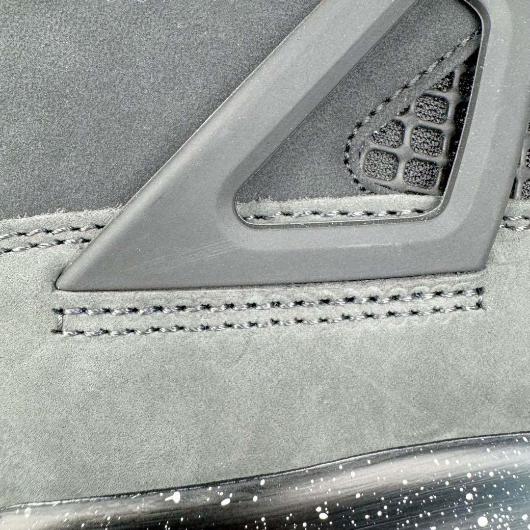 图片[17]-＃F版 Air Jordan AJ4 Retro \\\” Fear \\\” 黑白恐惧 复刻2024版 FQ8138-002 大厂出品 全头层加持 原鞋原楦原纸板同源开发 完美呈现乔4的版型 内侧正确双色网格 还原细节 原厂皮料 正确气垫颜色 正确网格工艺 正确拉帮工艺 全鞋原装材料制作 原档案原模具打造 支持全方位与正品对比 尺码：36 36.5 37.5 38 38.5 39 40 40.5 41 42 42.5 43 44 44.5 45 46 47.5-选品中心