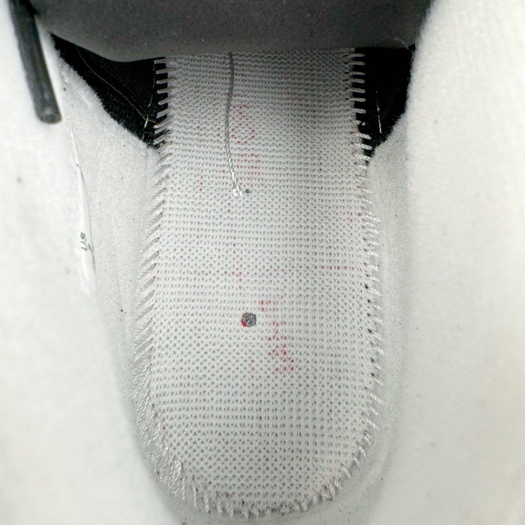 图片[10]-＃F版 Air Jordan AJ4 Retro \\\” Fear \\\” 黑白恐惧 复刻2024版 FQ8138-002 大厂出品 全头层加持 原鞋原楦原纸板同源开发 完美呈现乔4的版型 内侧正确双色网格 还原细节 原厂皮料 正确气垫颜色 正确网格工艺 正确拉帮工艺 全鞋原装材料制作 原档案原模具打造 支持全方位与正品对比 尺码：36 36.5 37.5 38 38.5 39 40 40.5 41 42 42.5 43 44 44.5 45 46 47.5-选品中心