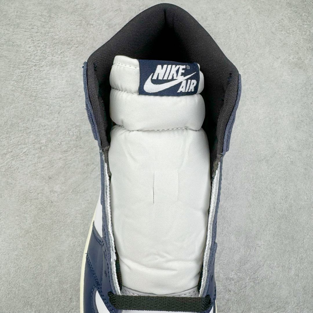 图片[5]-＃KZ神版莞产 Air Jordan AJ1 Retro 海军蓝白 DZ5485-401 外贸特供批次 终端控货优势输出 新配色不断更新开发 市场中端王者 全套原纸板楦头开发 确保原汁原味 完美呈现一代版型 一比一鞋头弧度高度鞋身弧度 此版本只针对中端市场 细节品控鞋型随意秒杀市面同价位 鞋型完美 不臃肿别扭 头层皮料加持 用料绝不含糊 进口玻璃冲刀皮料裁剪零毛边 电脑针车工艺 超高鞋面清洁度 最高QC检验标准 控制溢胶瑕疵 原盒原配 飞翼3D高频深度立体 工艺方面大到整体鞋型 漏斗收腰 底线拉帮 LOGO立体程度 小到针眼排布 载片对称 冲孔效果 鞋标规范 鞋垫背胶等等 无一不是口碑收割 每双都是一个回头客 尺码：36 36.5 37.5 38 38.5 39 40 40.5 41 42 42.5 43 44 44.5 45 46 47.5-选品中心