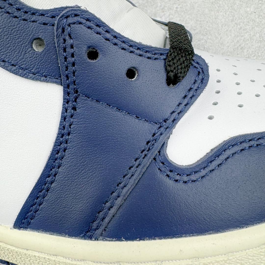图片[19]-＃KZ神版莞产 Air Jordan AJ1 Retro 海军蓝白 DZ5485-401 外贸特供批次 终端控货优势输出 新配色不断更新开发 市场中端王者 全套原纸板楦头开发 确保原汁原味 完美呈现一代版型 一比一鞋头弧度高度鞋身弧度 此版本只针对中端市场 细节品控鞋型随意秒杀市面同价位 鞋型完美 不臃肿别扭 头层皮料加持 用料绝不含糊 进口玻璃冲刀皮料裁剪零毛边 电脑针车工艺 超高鞋面清洁度 最高QC检验标准 控制溢胶瑕疵 原盒原配 飞翼3D高频深度立体 工艺方面大到整体鞋型 漏斗收腰 底线拉帮 LOGO立体程度 小到针眼排布 载片对称 冲孔效果 鞋标规范 鞋垫背胶等等 无一不是口碑收割 每双都是一个回头客 尺码：36 36.5 37.5 38 38.5 39 40 40.5 41 42 42.5 43 44 44.5 45 46 47.5-选品中心