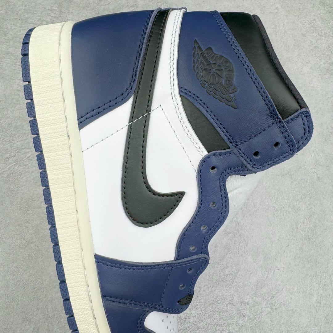 图片[6]-＃KZ神版莞产 Air Jordan AJ1 Retro 海军蓝白 DZ5485-401 外贸特供批次 终端控货优势输出 新配色不断更新开发 市场中端王者 全套原纸板楦头开发 确保原汁原味 完美呈现一代版型 一比一鞋头弧度高度鞋身弧度 此版本只针对中端市场 细节品控鞋型随意秒杀市面同价位 鞋型完美 不臃肿别扭 头层皮料加持 用料绝不含糊 进口玻璃冲刀皮料裁剪零毛边 电脑针车工艺 超高鞋面清洁度 最高QC检验标准 控制溢胶瑕疵 原盒原配 飞翼3D高频深度立体 工艺方面大到整体鞋型 漏斗收腰 底线拉帮 LOGO立体程度 小到针眼排布 载片对称 冲孔效果 鞋标规范 鞋垫背胶等等 无一不是口碑收割 每双都是一个回头客 尺码：36 36.5 37.5 38 38.5 39 40 40.5 41 42 42.5 43 44 44.5 45 46 47.5-选品中心