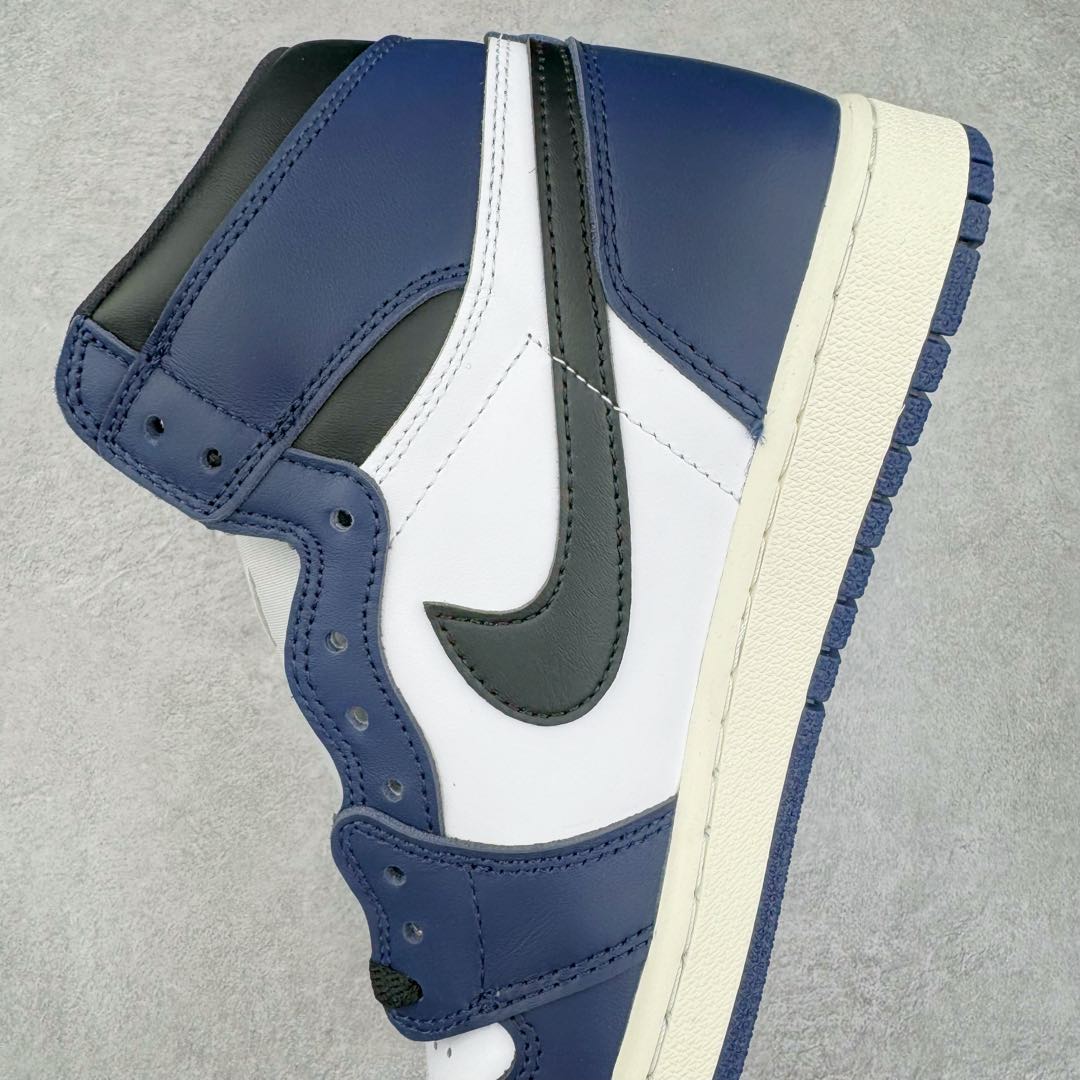 图片[7]-＃KZ神版莞产 Air Jordan AJ1 Retro 海军蓝白 DZ5485-401 外贸特供批次 终端控货优势输出 新配色不断更新开发 市场中端王者 全套原纸板楦头开发 确保原汁原味 完美呈现一代版型 一比一鞋头弧度高度鞋身弧度 此版本只针对中端市场 细节品控鞋型随意秒杀市面同价位 鞋型完美 不臃肿别扭 头层皮料加持 用料绝不含糊 进口玻璃冲刀皮料裁剪零毛边 电脑针车工艺 超高鞋面清洁度 最高QC检验标准 控制溢胶瑕疵 原盒原配 飞翼3D高频深度立体 工艺方面大到整体鞋型 漏斗收腰 底线拉帮 LOGO立体程度 小到针眼排布 载片对称 冲孔效果 鞋标规范 鞋垫背胶等等 无一不是口碑收割 每双都是一个回头客 尺码：36 36.5 37.5 38 38.5 39 40 40.5 41 42 42.5 43 44 44.5 45 46 47.5-选品中心