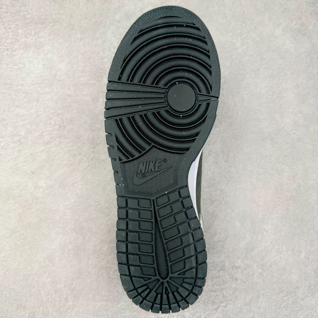 图片[9]-＃CS NK Dunk Low SE 85 双钩复古休闲板鞋 HV1800-101 口碑大厂出品 品控大底版型不断改良更新品质稳定 全套原纸板楦头开发 确保原汁原味 完美呈现DUNK版型 原厂玻璃冲刀 超高清洁度 全鞋零毛边皮料切割 采用绒面革材质 鞋身左右侧均配有皮革质双 Swoosh 兰色搭配上白色 85年纪念标放在鞋舌的位置 简洁干净的配色设计 绝对是日常出街上脚的不二选择 尺码：36 36.5 37.5 38 38.5 39 40 40.5 41 42 42.5 43 44 44.5 45 46-选品中心