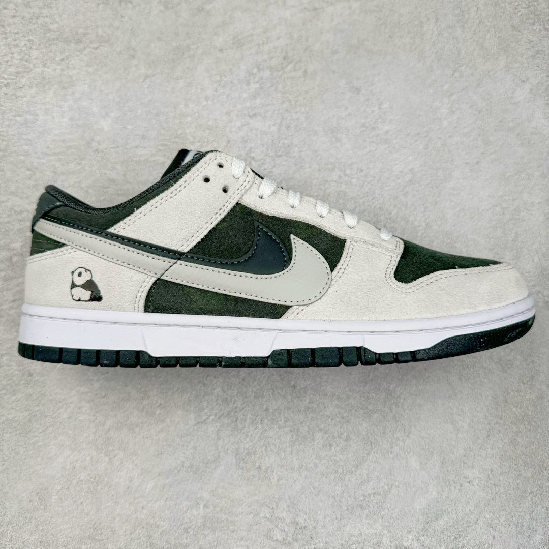 ＃CS NK Dunk Low SE 85 双钩复古休闲板鞋 HV1800-101 口碑大厂出品 品控大底版型不断改良更新品质稳定 全套原纸板楦头开发 确保原汁原味 完美呈现DUNK版型 原厂玻璃冲刀 超高清洁度 全鞋零毛边皮料切割 采用绒面革材质 鞋身左右侧均配有皮革质双 Swoosh 兰色搭配上白色 85年纪念标放在鞋舌的位置 简洁干净的配色设计 绝对是日常出街上脚的不二选择 尺码：36 36.5 37.5 38 38.5 39 40 40.5 41 42 42.5 43 44 44.5 45 46-选品中心