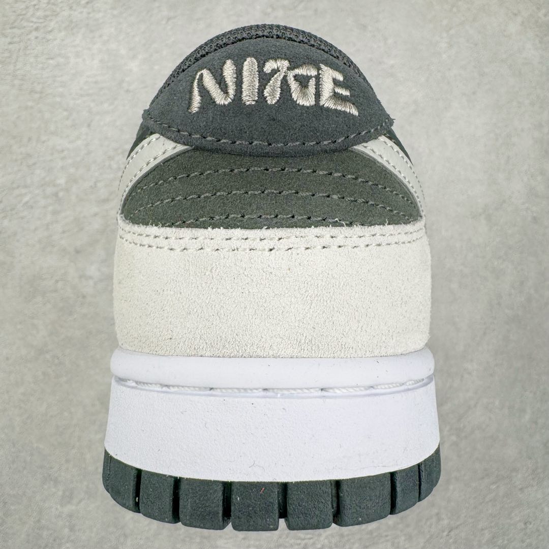 图片[8]-＃CS NK Dunk Low SE 85 双钩复古休闲板鞋 HV1800-101 口碑大厂出品 品控大底版型不断改良更新品质稳定 全套原纸板楦头开发 确保原汁原味 完美呈现DUNK版型 原厂玻璃冲刀 超高清洁度 全鞋零毛边皮料切割 采用绒面革材质 鞋身左右侧均配有皮革质双 Swoosh 兰色搭配上白色 85年纪念标放在鞋舌的位置 简洁干净的配色设计 绝对是日常出街上脚的不二选择 尺码：36 36.5 37.5 38 38.5 39 40 40.5 41 42 42.5 43 44 44.5 45 46-选品中心