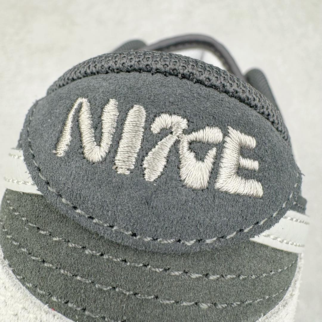 图片[15]-＃CS NK Dunk Low SE 85 双钩复古休闲板鞋 HV1800-101 口碑大厂出品 品控大底版型不断改良更新品质稳定 全套原纸板楦头开发 确保原汁原味 完美呈现DUNK版型 原厂玻璃冲刀 超高清洁度 全鞋零毛边皮料切割 采用绒面革材质 鞋身左右侧均配有皮革质双 Swoosh 兰色搭配上白色 85年纪念标放在鞋舌的位置 简洁干净的配色设计 绝对是日常出街上脚的不二选择 尺码：36 36.5 37.5 38 38.5 39 40 40.5 41 42 42.5 43 44 44.5 45 46-选品中心