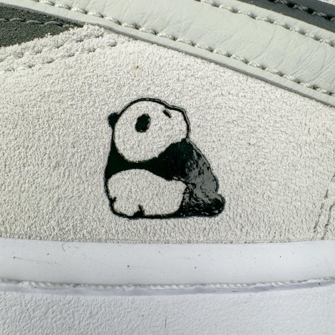 图片[16]-＃CS NK Dunk Low SE 85 双钩复古休闲板鞋 HV1800-101 口碑大厂出品 品控大底版型不断改良更新品质稳定 全套原纸板楦头开发 确保原汁原味 完美呈现DUNK版型 原厂玻璃冲刀 超高清洁度 全鞋零毛边皮料切割 采用绒面革材质 鞋身左右侧均配有皮革质双 Swoosh 兰色搭配上白色 85年纪念标放在鞋舌的位置 简洁干净的配色设计 绝对是日常出街上脚的不二选择 尺码：36 36.5 37.5 38 38.5 39 40 40.5 41 42 42.5 43 44 44.5 45 46-选品中心