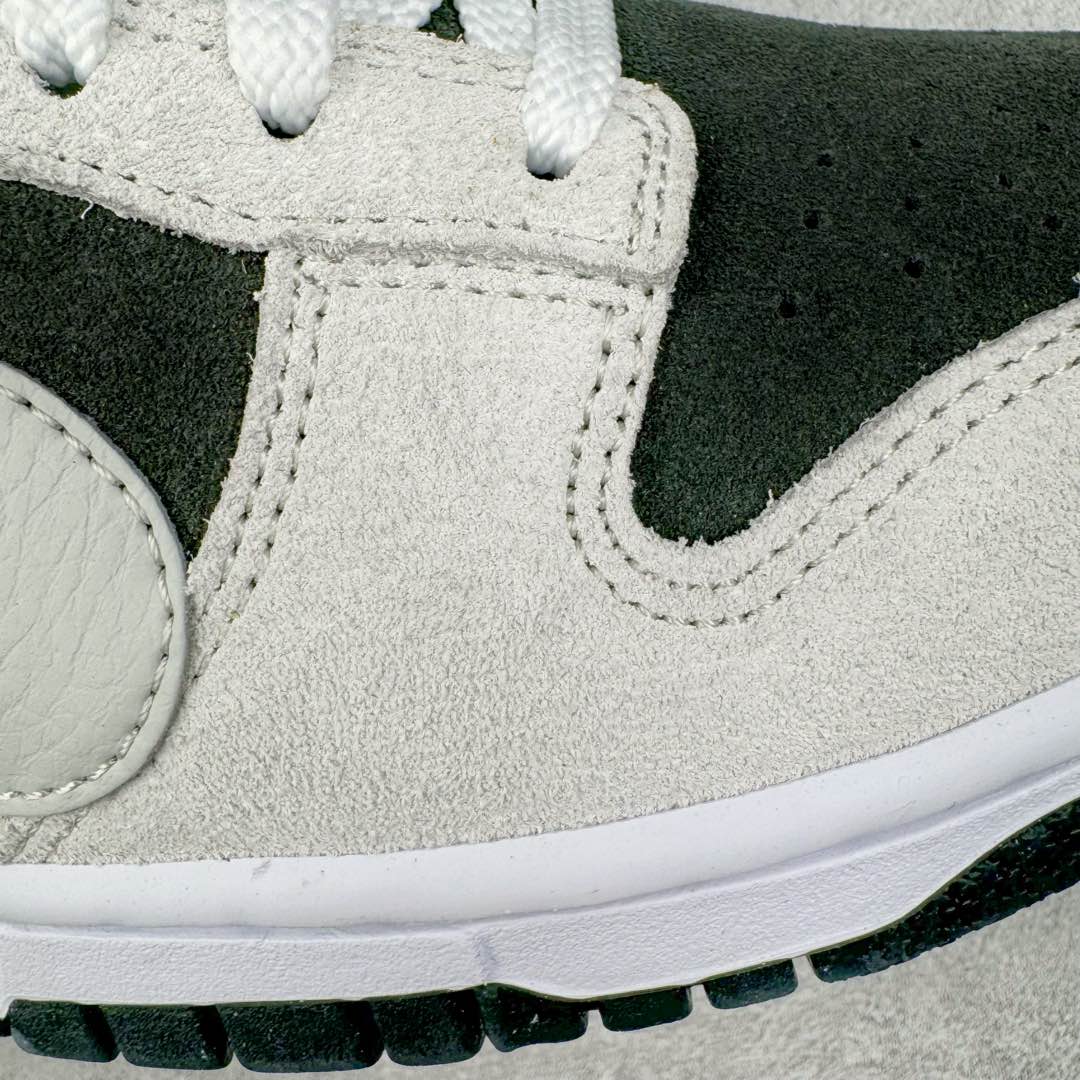 图片[17]-＃CS NK Dunk Low SE 85 双钩复古休闲板鞋 HV1800-101 口碑大厂出品 品控大底版型不断改良更新品质稳定 全套原纸板楦头开发 确保原汁原味 完美呈现DUNK版型 原厂玻璃冲刀 超高清洁度 全鞋零毛边皮料切割 采用绒面革材质 鞋身左右侧均配有皮革质双 Swoosh 兰色搭配上白色 85年纪念标放在鞋舌的位置 简洁干净的配色设计 绝对是日常出街上脚的不二选择 尺码：36 36.5 37.5 38 38.5 39 40 40.5 41 42 42.5 43 44 44.5 45 46-选品中心