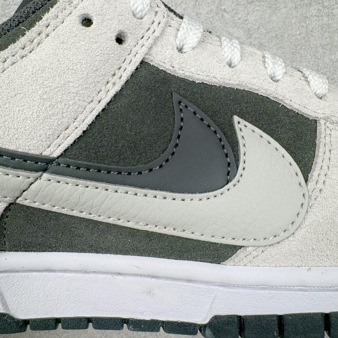 图片[18]-＃CS NK Dunk Low SE 85 双钩复古休闲板鞋 HV1800-101 口碑大厂出品 品控大底版型不断改良更新品质稳定 全套原纸板楦头开发 确保原汁原味 完美呈现DUNK版型 原厂玻璃冲刀 超高清洁度 全鞋零毛边皮料切割 采用绒面革材质 鞋身左右侧均配有皮革质双 Swoosh 兰色搭配上白色 85年纪念标放在鞋舌的位置 简洁干净的配色设计 绝对是日常出街上脚的不二选择 尺码：36 36.5 37.5 38 38.5 39 40 40.5 41 42 42.5 43 44 44.5 45 46-选品中心