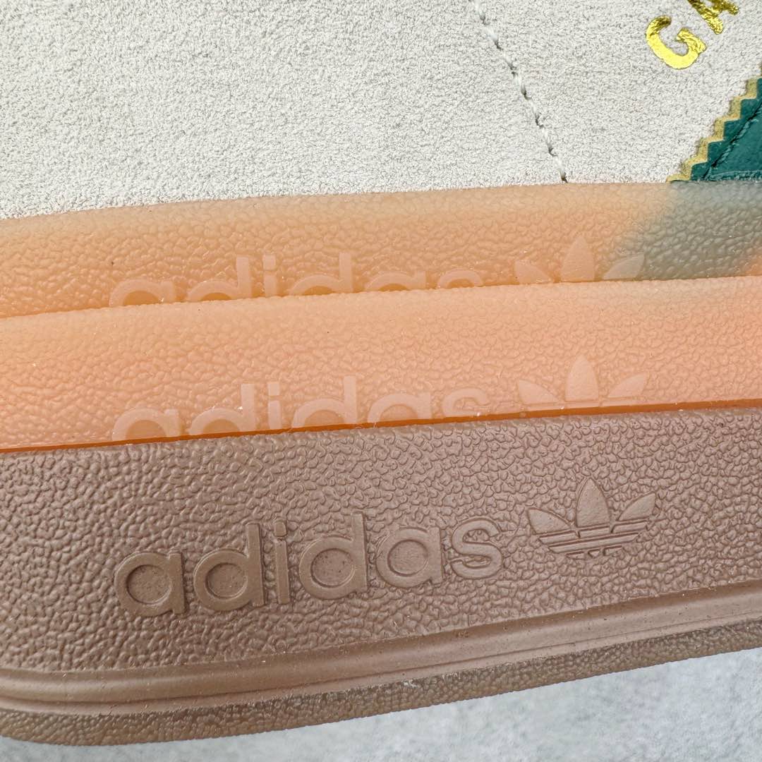 图片[18]-＃CS纯原 AD Originals Gazelle Bold W 羚羊松糕系列复古百搭厚底增高低帮休闲运动板鞋 ID7056 新的一年就要换新的打扮啦！除了设定变美、健身、减肥等目标外，你已经可以利用鞋子来“偷偷改善身材比例”的愿望了！ 因为有一句话。身高不够。鞋子来凑~赶快入手以下各大运动品牌最新推出的“厚底增高运动鞋”吧。 是最好穿最百搭的长腿神器。 重点是……不仅价格不错～鞋子也不错啊！Originals的Gazelle Bold鞋款打造出「超厚底版本」！延续流线鞋型、经典麂皮材质、白色三条线和侧面烫金标志的复古外型，奶油白鞋底高度直接乘3，出门搭上它，保证一路步步高升。尺码：36 36⅔ 37⅓ 38 38⅔ 39⅓ 40-选品中心