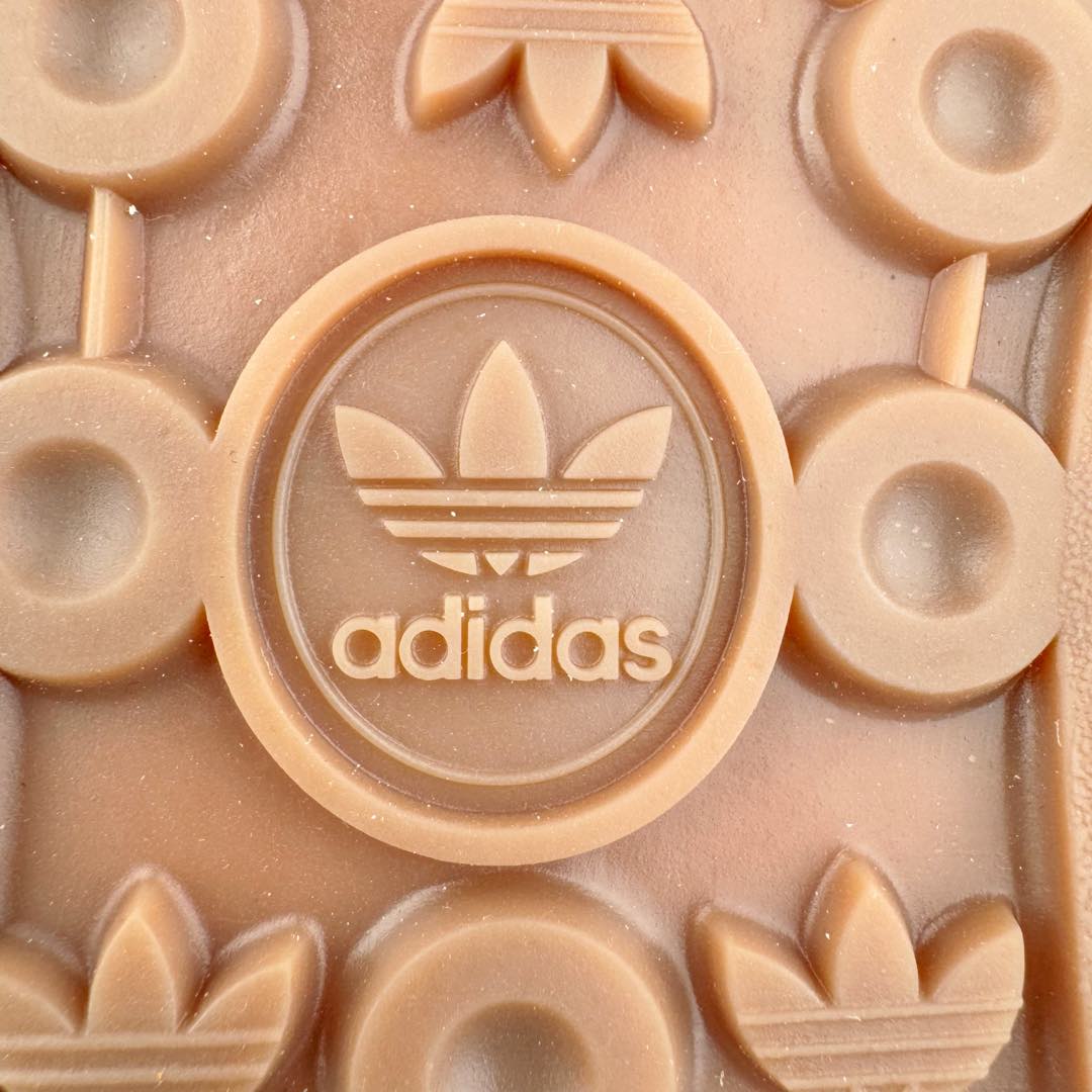 图片[19]-＃CS纯原 AD Originals Gazelle Bold W 羚羊松糕系列复古百搭厚底增高低帮休闲运动板鞋 ID7056 新的一年就要换新的打扮啦！除了设定变美、健身、减肥等目标外，你已经可以利用鞋子来“偷偷改善身材比例”的愿望了！ 因为有一句话。身高不够。鞋子来凑~赶快入手以下各大运动品牌最新推出的“厚底增高运动鞋”吧。 是最好穿最百搭的长腿神器。 重点是……不仅价格不错～鞋子也不错啊！Originals的Gazelle Bold鞋款打造出「超厚底版本」！延续流线鞋型、经典麂皮材质、白色三条线和侧面烫金标志的复古外型，奶油白鞋底高度直接乘3，出门搭上它，保证一路步步高升。尺码：36 36⅔ 37⅓ 38 38⅔ 39⅓ 40-选品中心