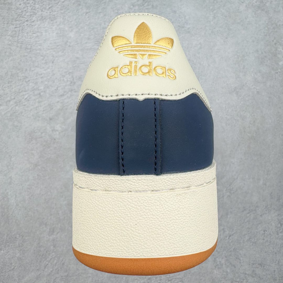 图片[8]-AD Originals Superstar 经典复古贝壳头厚底板鞋 ID5699 诞生于1969年 是第一双将全皮面鞋 身与橡胶鞋头结合在一起的低帮篮球鞋 Superstar最开始 是作为高帮篮球鞋Pro Model的低帮版本而出现的 但因为其独特和醒目的橡胶鞋头造型而让大家熟知 被大家形象地称为\\\”shelltoe\\\”贝壳头 在70年代的美国职业篮球场上 接近3/4的NBA球员都将这双Superstar作为场上用鞋 80年代之后 经过不断的改良和发展 Superstar逐渐成为横跨时装、音乐、街头文化、休闲和运动等各大领域的时尚潮鞋 尺码：35.5 36 36.5 37 38 38.5 39 40 40.5 41 42 42.5 43 44 44.5 45-选品中心