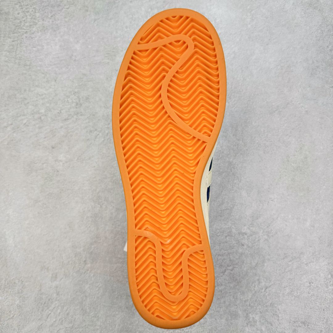 图片[9]-AD Originals Superstar 经典复古贝壳头厚底板鞋 ID5699 诞生于1969年 是第一双将全皮面鞋 身与橡胶鞋头结合在一起的低帮篮球鞋 Superstar最开始 是作为高帮篮球鞋Pro Model的低帮版本而出现的 但因为其独特和醒目的橡胶鞋头造型而让大家熟知 被大家形象地称为\\\”shelltoe\\\”贝壳头 在70年代的美国职业篮球场上 接近3/4的NBA球员都将这双Superstar作为场上用鞋 80年代之后 经过不断的改良和发展 Superstar逐渐成为横跨时装、音乐、街头文化、休闲和运动等各大领域的时尚潮鞋 尺码：35.5 36 36.5 37 38 38.5 39 40 40.5 41 42 42.5 43 44 44.5 45-选品中心