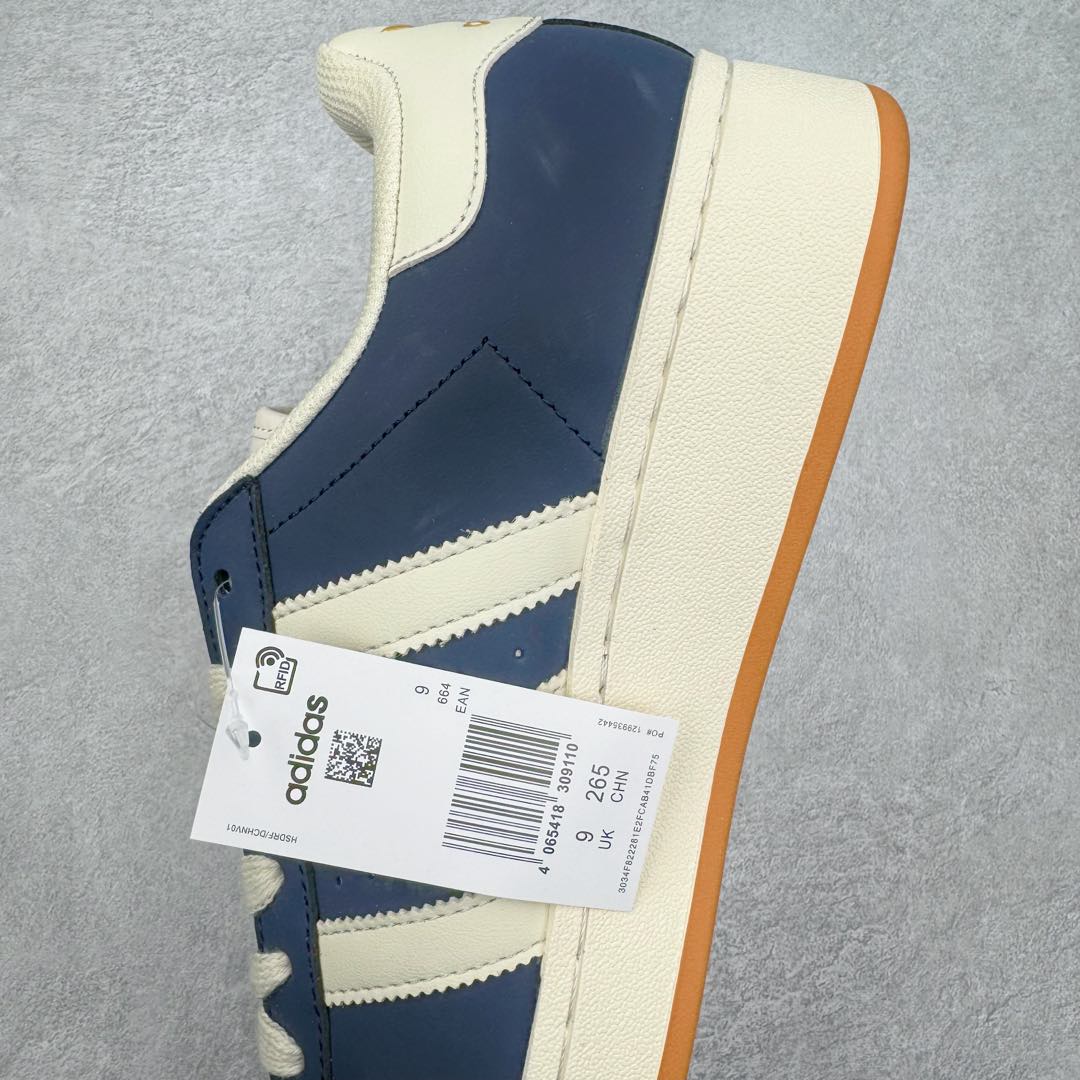 图片[7]-AD Originals Superstar 经典复古贝壳头厚底板鞋 ID5699 诞生于1969年 是第一双将全皮面鞋 身与橡胶鞋头结合在一起的低帮篮球鞋 Superstar最开始 是作为高帮篮球鞋Pro Model的低帮版本而出现的 但因为其独特和醒目的橡胶鞋头造型而让大家熟知 被大家形象地称为\\\”shelltoe\\\”贝壳头 在70年代的美国职业篮球场上 接近3/4的NBA球员都将这双Superstar作为场上用鞋 80年代之后 经过不断的改良和发展 Superstar逐渐成为横跨时装、音乐、街头文化、休闲和运动等各大领域的时尚潮鞋 尺码：35.5 36 36.5 37 38 38.5 39 40 40.5 41 42 42.5 43 44 44.5 45-选品中心