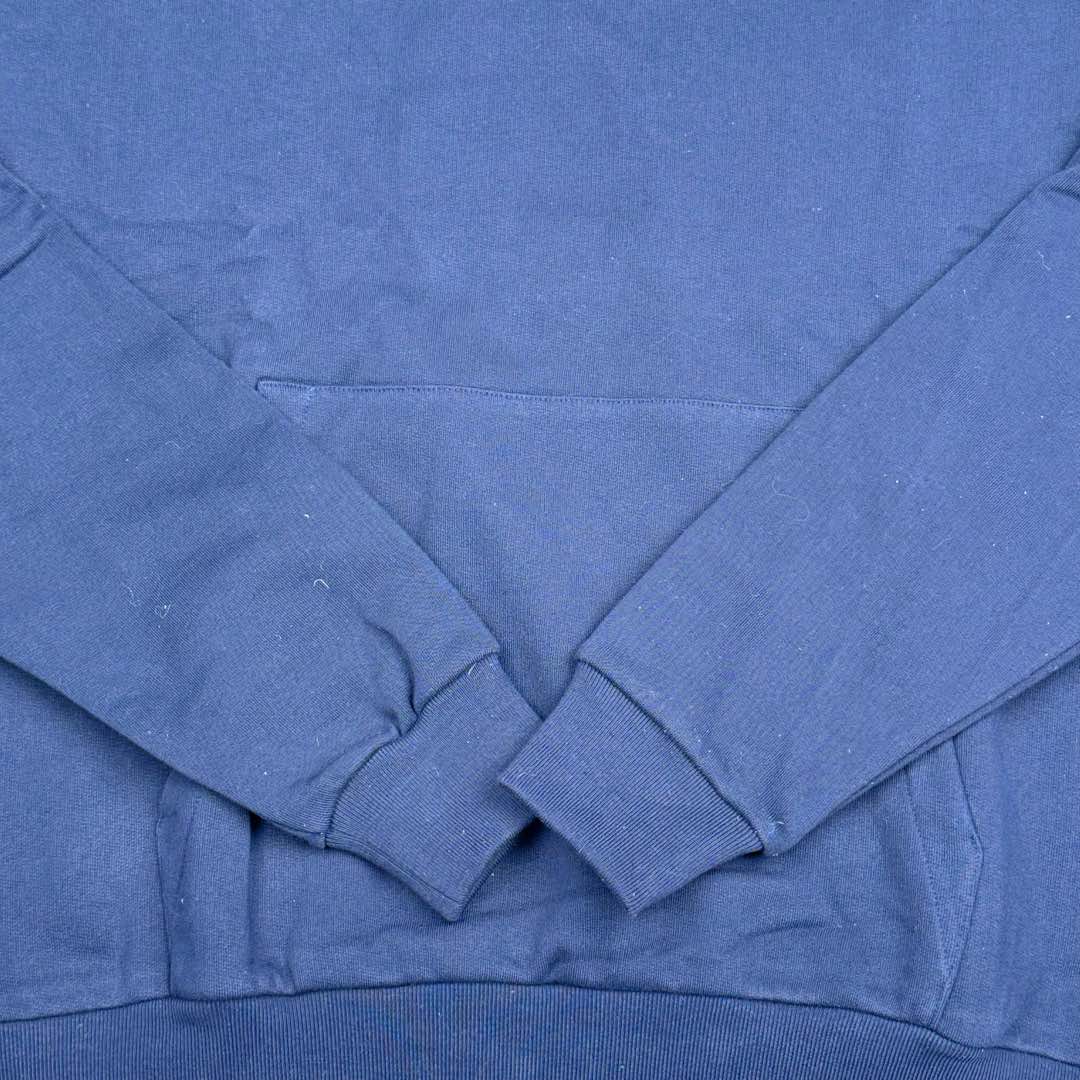 图片[11]-＃GD广顶 LOUIS VUITTON SKI滑雪系列 lV FW24 纯色抽绳连帽长袖卫衣 深蓝色 烫钻字母织带卫衣 官网价：12800￥面料采用【全棉32s双股大毛圈底卫衣布】【克重400g】配套【26s双纱1*1横版机织造螺纹】帽子内里采用【手工台板丝网印花】花型定位帽檐先分中，扫描原版花型做【激光网点菲林字母】进口【环保胶浆印花】前幅【电动压烫机做烫图工艺】采用【中东进口平顶钻】【手工扫2里3里钻石组合做钻托】开模订制【青铜材质鸡眼吊钟】挂镀古金色 织带拆解Y版分析纱线支数 提花组织结构【订染两色棉质纱线颜色】采用【高速无梭织带提花机】织造【定位花型手工剪织带】【花型两边对称还原】尺码：XS S M L-选品中心