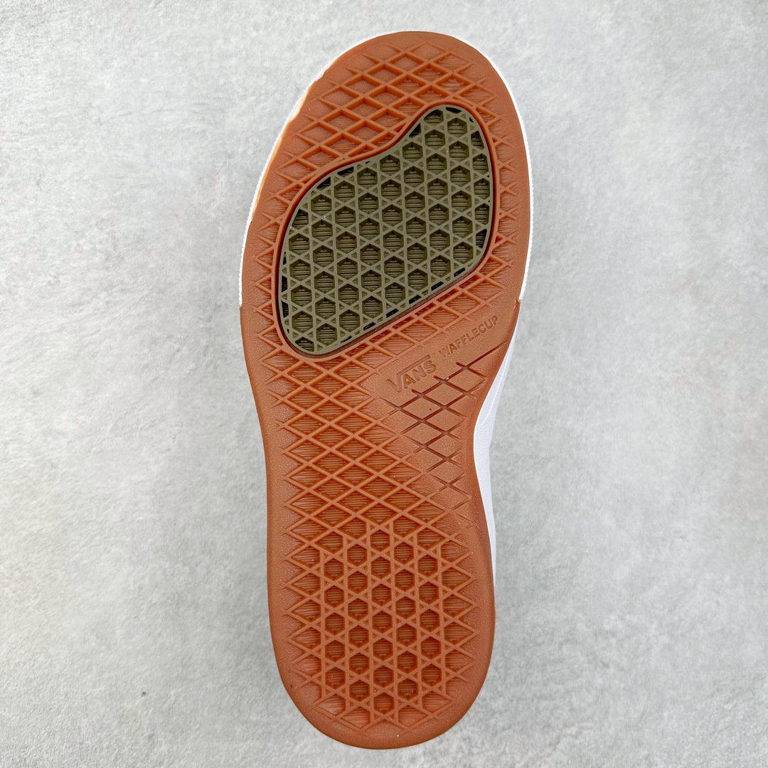 图片[9]-Vans Wayvee 专业缓震低帮滑板 此次Wayvee 采用了全新的鞋面结构，以半透明 TPE 网状结构示人，使得鞋款有着无与伦比的强大的透气性。鞋款上还用到最普遍的 Duracap 鞋头，以最大限度地延长鞋款的使用寿命。 此外，LuxLiner 科技将鞋舌和内里融为一体，提供更舒适、更贴合脚部的穿着体验。又内置了全尺寸的 UltraCush 中底以及标志性的 Wafflecup 外底，能够给予滑手难以置信的弹性、耐久性和最大的冲击缓冲性能。 货号：VN0A5JIAY28 工艺：硫化1：1（重量1：1、真标、原钢印、材质标、鞋型标、合格证） 尺码： 36 36.5 37 38 38.5 39 40 40.5 41 42 42.5 43 44-选品中心