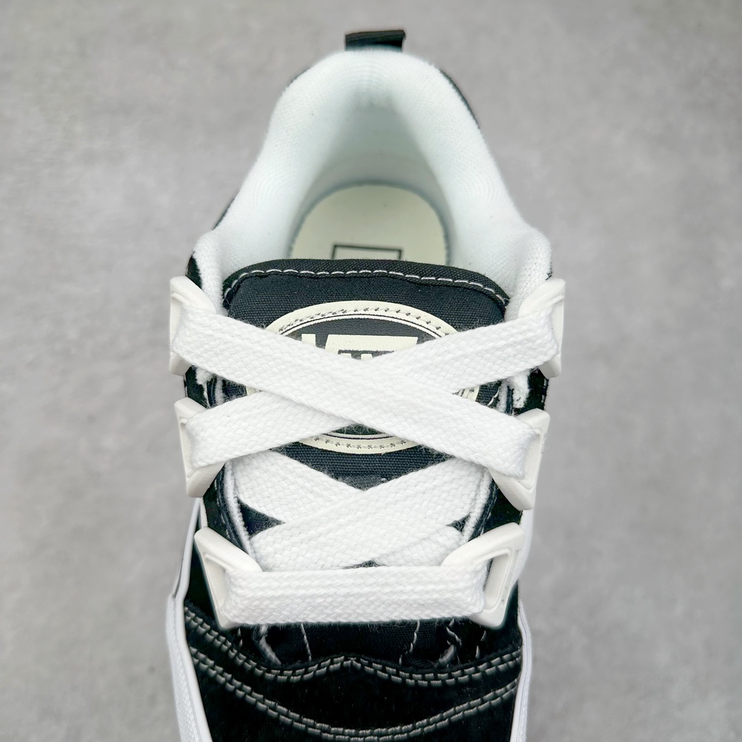 图片[5]-Vans Knu Skool DR 黑白 “DR新系列面包鞋，个性十足”DR新款是对90年代经典风格的重新诠释，Vans将现在的Knu Skool的“宽大”特点进一步放大，将携带空改为了极具现代风格的D形鞋带孔，并选用更宽的鞋带绑定鞋身! 尺码：35 36 36.5 37 38 38.5 39 40 40.5 41 42 42.5 43 44 45 工艺：硫化1：1（重量1：1、真标、原钢印、材质标、鞋型标、合格证）-选品中心