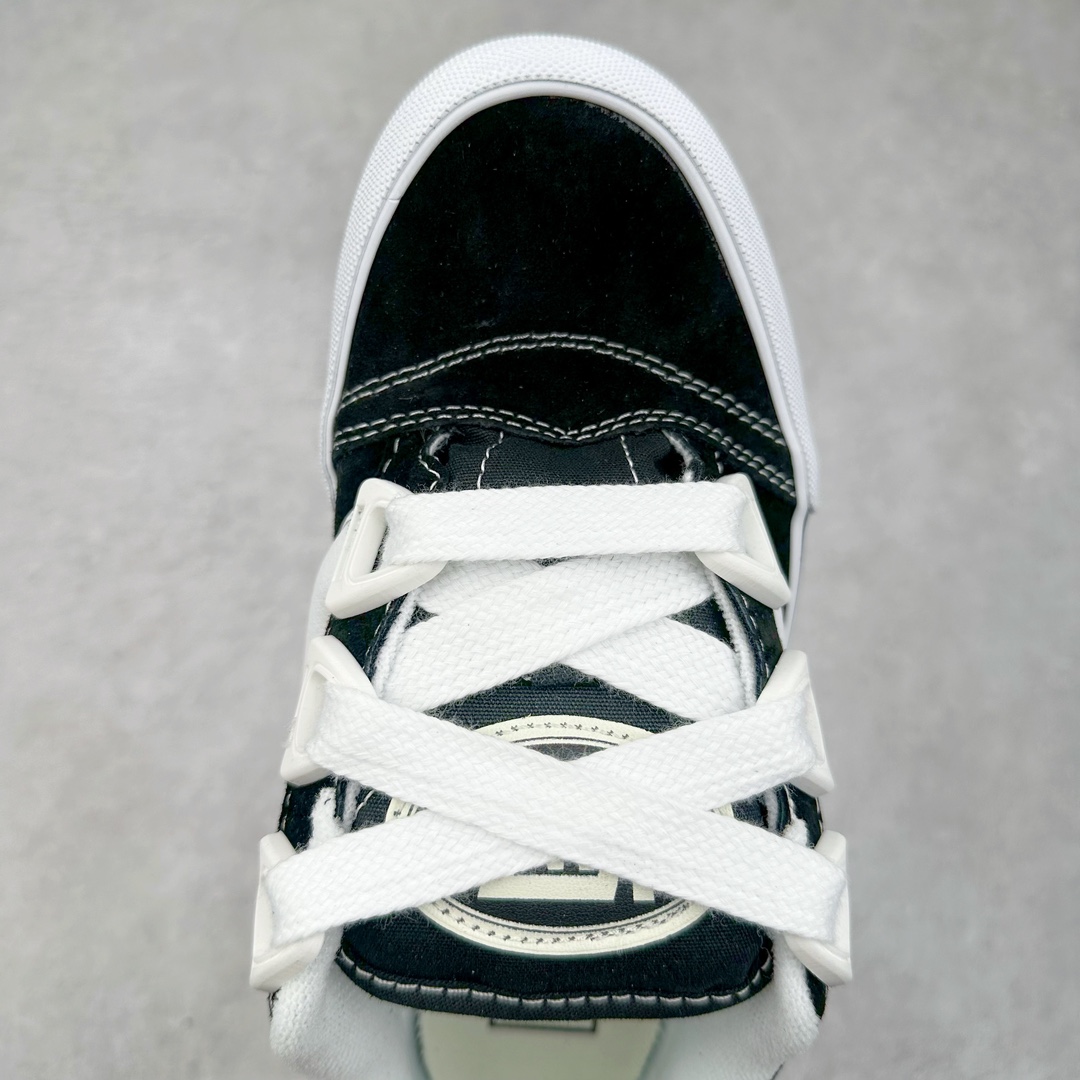 图片[4]-Vans Knu Skool DR 黑白 “DR新系列面包鞋，个性十足”DR新款是对90年代经典风格的重新诠释，Vans将现在的Knu Skool的“宽大”特点进一步放大，将携带空改为了极具现代风格的D形鞋带孔，并选用更宽的鞋带绑定鞋身! 尺码：35 36 36.5 37 38 38.5 39 40 40.5 41 42 42.5 43 44 45 工艺：硫化1：1（重量1：1、真标、原钢印、材质标、鞋型标、合格证）-选品中心