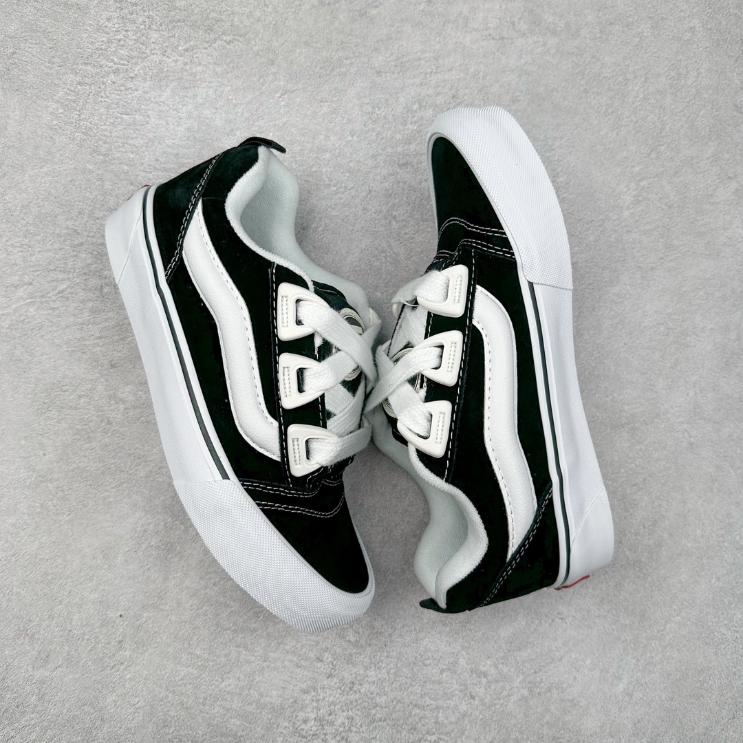 图片[3]-Vans Knu Skool DR 黑白 “DR新系列面包鞋，个性十足”DR新款是对90年代经典风格的重新诠释，Vans将现在的Knu Skool的“宽大”特点进一步放大，将携带空改为了极具现代风格的D形鞋带孔，并选用更宽的鞋带绑定鞋身! 尺码：35 36 36.5 37 38 38.5 39 40 40.5 41 42 42.5 43 44 45 工艺：硫化1：1（重量1：1、真标、原钢印、材质标、鞋型标、合格证）-选品中心