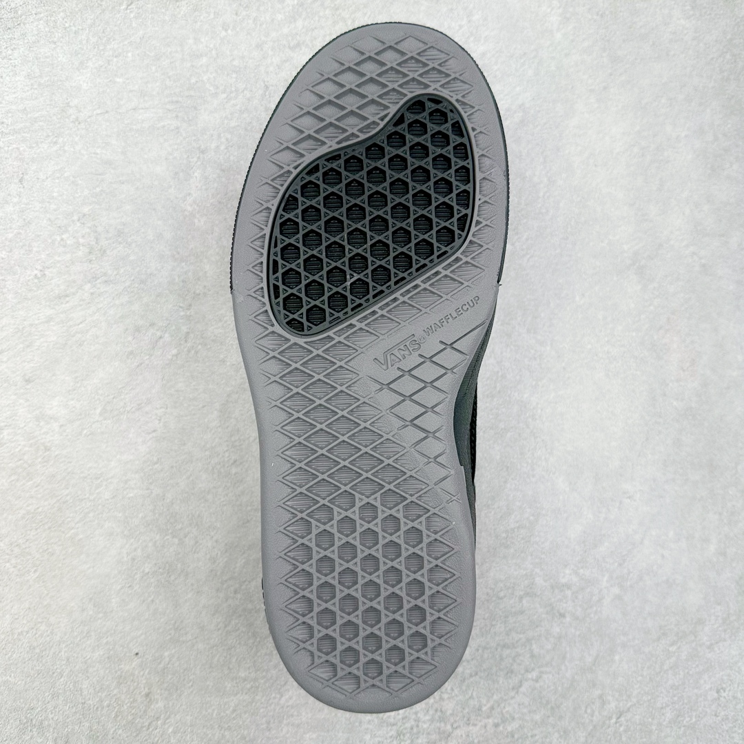 图片[9]-Vans Wayvee 专业缓震低帮滑板 此次Wayvee 采用了全新的鞋面结构，以半透明 TPE 网状结构示人，使得鞋款有着无与伦比的强大的透气性。鞋款上还用到最普遍的 Duracap 鞋头，以最大限度地延长鞋款的使用寿命。 此外，LuxLiner 科技将鞋舌和内里融为一体，提供更舒适、更贴合脚部的穿着体验。又内置了全尺寸的 UltraCush 中底以及标志性的 Wafflecup 外底，能够给予滑手难以置信的弹性、耐久性和最大的冲击缓冲性能。 货号：VN0A5JIAY28 工艺：硫化1：1（重量1：1、真标、原钢印、材质标、鞋型标、合格证） 尺码： 36 36.5 37 38 38.5 39 40 40.5 41 42 42.5 43 44-选品中心