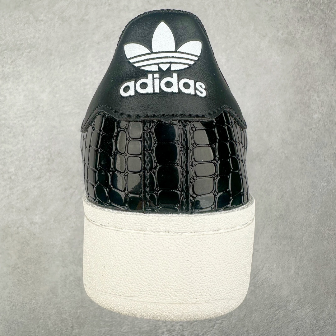 图片[8]-AD Originals Superstar 经典复古贝壳头厚底板鞋 IE5195 诞生于1969年 是第一双将全皮面鞋 身与橡胶鞋头结合在一起的低帮篮球鞋 Superstar最开始 是作为高帮篮球鞋Pro Model的低帮版本而出现的 但因为其独特和醒目的橡胶鞋头造型而让大家熟知 被大家形象地称为\\\”shelltoe\\\”贝壳头 在70年代的美国职业篮球场上 接近3/4的NBA球员都将这双Superstar作为场上用鞋 80年代之后 经过不断的改良和发展 Superstar逐渐成为横跨时装、音乐、街头文化、休闲和运动等各大领域的时尚潮鞋 尺码：35.5 36 36.5 37 38 38.5 39 40 40.5 41 42 42.5 43 44 44.5 45-选品中心