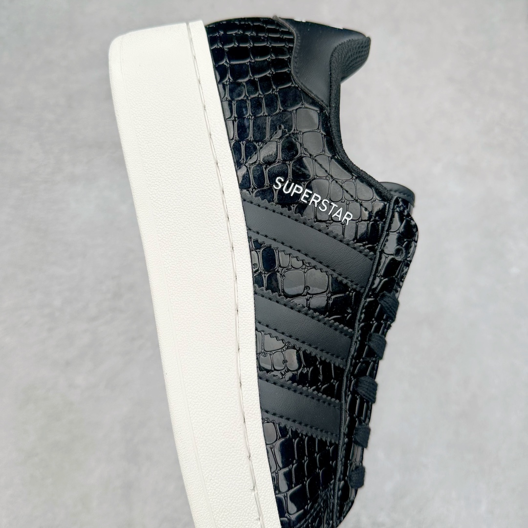 图片[6]-AD Originals Superstar 经典复古贝壳头厚底板鞋 IE5195 诞生于1969年 是第一双将全皮面鞋 身与橡胶鞋头结合在一起的低帮篮球鞋 Superstar最开始 是作为高帮篮球鞋Pro Model的低帮版本而出现的 但因为其独特和醒目的橡胶鞋头造型而让大家熟知 被大家形象地称为\\\”shelltoe\\\”贝壳头 在70年代的美国职业篮球场上 接近3/4的NBA球员都将这双Superstar作为场上用鞋 80年代之后 经过不断的改良和发展 Superstar逐渐成为横跨时装、音乐、街头文化、休闲和运动等各大领域的时尚潮鞋 尺码：35.5 36 36.5 37 38 38.5 39 40 40.5 41 42 42.5 43 44 44.5 45-选品中心