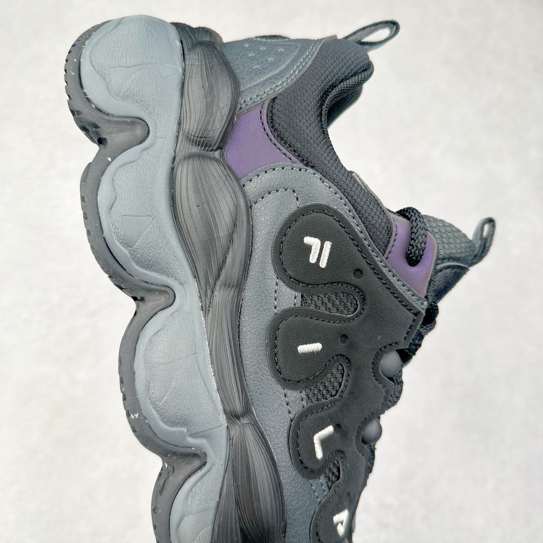 图片[6]-FILA PEASE 斐乐豌豆鞋舒适百搭防滑耐磨低帮生活休闲鞋老爹鞋 FILA的植物系穿搭深谙潮流之道，Clean-Fit的清新风格深深影响着City Boys & Girls。豌豆鞋的外观可谓一眼入魂，设计灵感来源于豌豆荚碱水面包，在鞋廓形保留薄款面包鞋DNA的基础上，发展并创新“面包鞋”风格，如垂挂豆子的鞋面，双层双色中底的鞋底都为这双鞋增添了独特的辨识度。独有的圆鼓豌豆形鞋面设计，鞋面革料做鼓，犹如一颗颗垂挂的豆子，圆润可爱，充满趣味；双层豌豆荚中底设计上层轻能发泡豆荚，下层柔能发泡豌豆形中底，打造圆润软弹、形象有趣的豌豆荚中底。饱满的外形带来温暖质感，上脚圆润，凸显腿部线条，时尚百搭。作为今年秋冬的出街鞋款，实在太合适不过了。豌豆鞋不仅外观令人过目不忘，并且脚感出众，独家的发泡材料提供了轻质软弹的舒适度，即便日行两万步也不会觉得疲惫，同时适应各种穿着场合，轻松搭配各种服饰。尺码：36 36.5 37.5 38 38.5 39 40 40.5 41 42 42.5 43 44 44.5 45-选品中心