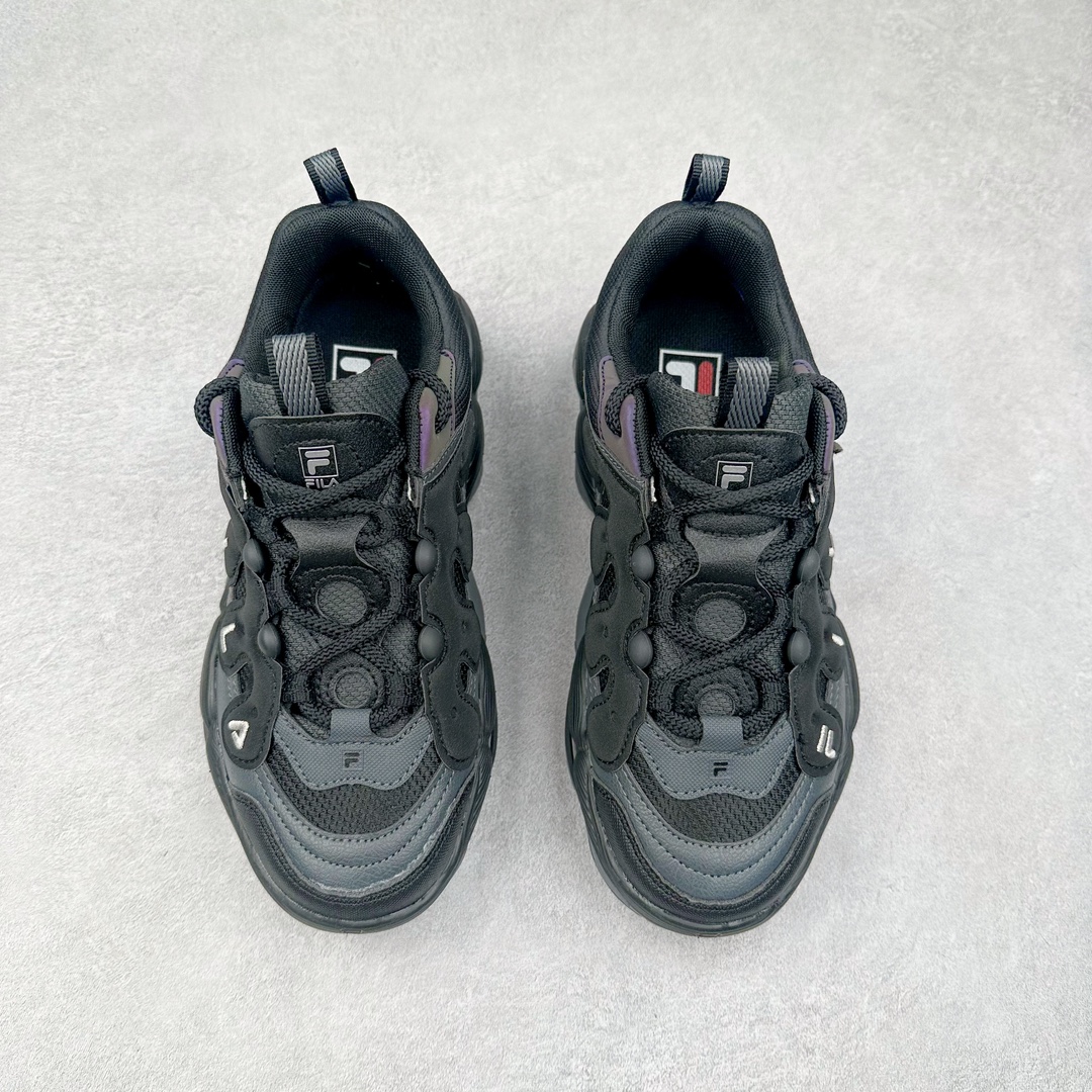 图片[2]-FILA PEASE 斐乐豌豆鞋舒适百搭防滑耐磨低帮生活休闲鞋老爹鞋 FILA的植物系穿搭深谙潮流之道，Clean-Fit的清新风格深深影响着City Boys & Girls。豌豆鞋的外观可谓一眼入魂，设计灵感来源于豌豆荚碱水面包，在鞋廓形保留薄款面包鞋DNA的基础上，发展并创新“面包鞋”风格，如垂挂豆子的鞋面，双层双色中底的鞋底都为这双鞋增添了独特的辨识度。独有的圆鼓豌豆形鞋面设计，鞋面革料做鼓，犹如一颗颗垂挂的豆子，圆润可爱，充满趣味；双层豌豆荚中底设计上层轻能发泡豆荚，下层柔能发泡豌豆形中底，打造圆润软弹、形象有趣的豌豆荚中底。饱满的外形带来温暖质感，上脚圆润，凸显腿部线条，时尚百搭。作为今年秋冬的出街鞋款，实在太合适不过了。豌豆鞋不仅外观令人过目不忘，并且脚感出众，独家的发泡材料提供了轻质软弹的舒适度，即便日行两万步也不会觉得疲惫，同时适应各种穿着场合，轻松搭配各种服饰。尺码：36 36.5 37.5 38 38.5 39 40 40.5 41 42 42.5 43 44 44.5 45-选品中心