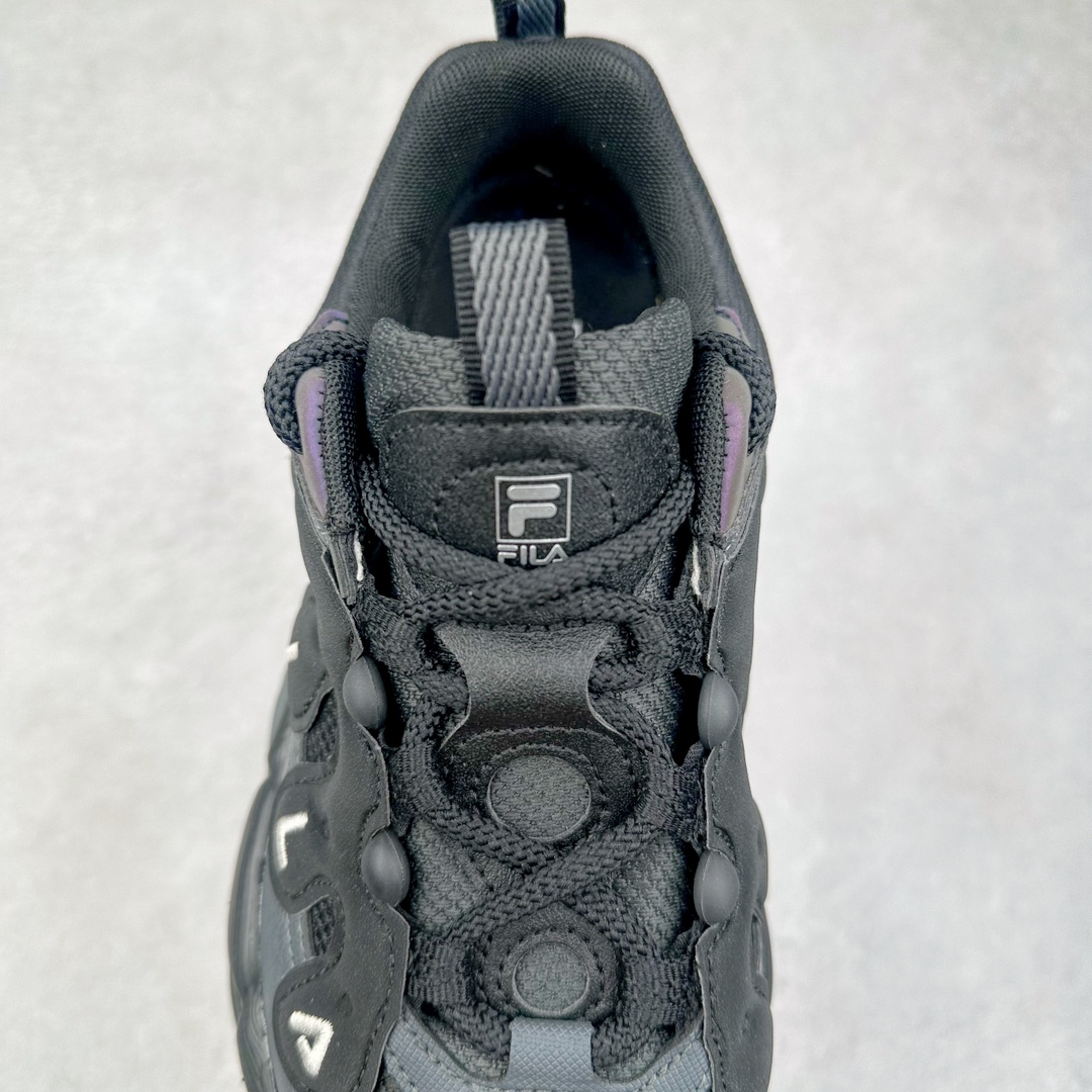 图片[5]-FILA PEASE 斐乐豌豆鞋舒适百搭防滑耐磨低帮生活休闲鞋老爹鞋 FILA的植物系穿搭深谙潮流之道，Clean-Fit的清新风格深深影响着City Boys & Girls。豌豆鞋的外观可谓一眼入魂，设计灵感来源于豌豆荚碱水面包，在鞋廓形保留薄款面包鞋DNA的基础上，发展并创新“面包鞋”风格，如垂挂豆子的鞋面，双层双色中底的鞋底都为这双鞋增添了独特的辨识度。独有的圆鼓豌豆形鞋面设计，鞋面革料做鼓，犹如一颗颗垂挂的豆子，圆润可爱，充满趣味；双层豌豆荚中底设计上层轻能发泡豆荚，下层柔能发泡豌豆形中底，打造圆润软弹、形象有趣的豌豆荚中底。饱满的外形带来温暖质感，上脚圆润，凸显腿部线条，时尚百搭。作为今年秋冬的出街鞋款，实在太合适不过了。豌豆鞋不仅外观令人过目不忘，并且脚感出众，独家的发泡材料提供了轻质软弹的舒适度，即便日行两万步也不会觉得疲惫，同时适应各种穿着场合，轻松搭配各种服饰。尺码：36 36.5 37.5 38 38.5 39 40 40.5 41 42 42.5 43 44 44.5 45-选品中心