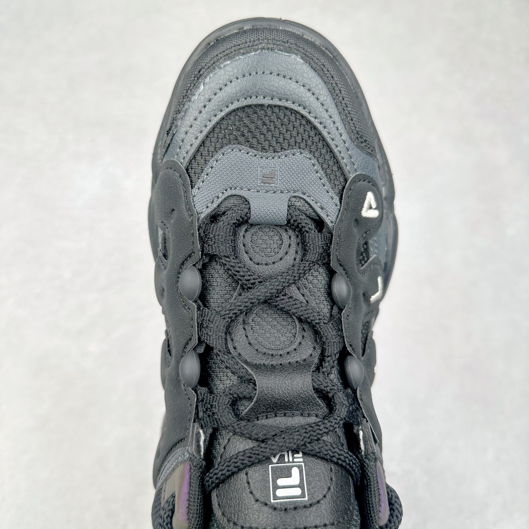 图片[4]-FILA PEASE 斐乐豌豆鞋舒适百搭防滑耐磨低帮生活休闲鞋老爹鞋 FILA的植物系穿搭深谙潮流之道，Clean-Fit的清新风格深深影响着City Boys & Girls。豌豆鞋的外观可谓一眼入魂，设计灵感来源于豌豆荚碱水面包，在鞋廓形保留薄款面包鞋DNA的基础上，发展并创新“面包鞋”风格，如垂挂豆子的鞋面，双层双色中底的鞋底都为这双鞋增添了独特的辨识度。独有的圆鼓豌豆形鞋面设计，鞋面革料做鼓，犹如一颗颗垂挂的豆子，圆润可爱，充满趣味；双层豌豆荚中底设计上层轻能发泡豆荚，下层柔能发泡豌豆形中底，打造圆润软弹、形象有趣的豌豆荚中底。饱满的外形带来温暖质感，上脚圆润，凸显腿部线条，时尚百搭。作为今年秋冬的出街鞋款，实在太合适不过了。豌豆鞋不仅外观令人过目不忘，并且脚感出众，独家的发泡材料提供了轻质软弹的舒适度，即便日行两万步也不会觉得疲惫，同时适应各种穿着场合，轻松搭配各种服饰。尺码：36 36.5 37.5 38 38.5 39 40 40.5 41 42 42.5 43 44 44.5 45-选品中心