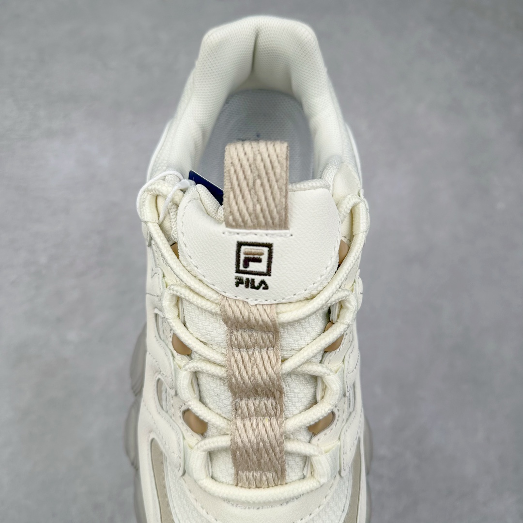 图片[5]-FILA PEASE 斐乐豌豆鞋舒适百搭防滑耐磨低帮生活休闲鞋老爹鞋 FILA的植物系穿搭深谙潮流之道，Clean-Fit的清新风格深深影响着City Boys & Girls。豌豆鞋的外观可谓一眼入魂，设计灵感来源于豌豆荚碱水面包，在鞋廓形保留薄款面包鞋DNA的基础上，发展并创新“面包鞋”风格，如垂挂豆子的鞋面，双层双色中底的鞋底都为这双鞋增添了独特的辨识度。独有的圆鼓豌豆形鞋面设计，鞋面革料做鼓，犹如一颗颗垂挂的豆子，圆润可爱，充满趣味；双层豌豆荚中底设计上层轻能发泡豆荚，下层柔能发泡豌豆形中底，打造圆润软弹、形象有趣的豌豆荚中底。饱满的外形带来温暖质感，上脚圆润，凸显腿部线条，时尚百搭。作为今年秋冬的出街鞋款，实在太合适不过了。豌豆鞋不仅外观令人过目不忘，并且脚感出众，独家的发泡材料提供了轻质软弹的舒适度，即便日行两万步也不会觉得疲惫，同时适应各种穿着场合，轻松搭配各种服饰。尺码：36 36.5 37.5 38 38.5 39 40 40.5 41 42 42.5 43 44 44.5 45-选品中心