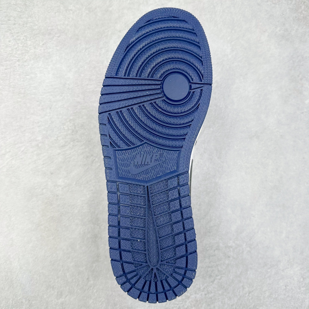 图片[9]-＃KZ神版莞产 Air Jordan AJ1 Retro 海军蓝白 DZ5485-401 外贸特供批次 终端控货优势输出 新配色不断更新开发 市场中端王者 全套原纸板楦头开发 确保原汁原味 完美呈现一代版型 一比一鞋头弧度高度鞋身弧度 此版本只针对中端市场 细节品控鞋型随意秒杀市面同价位 鞋型完美 不臃肿别扭 头层皮料加持 用料绝不含糊 进口玻璃冲刀皮料裁剪零毛边 电脑针车工艺 超高鞋面清洁度 最高QC检验标准 控制溢胶瑕疵 原盒原配 飞翼3D高频深度立体 工艺方面大到整体鞋型 漏斗收腰 底线拉帮 LOGO立体程度 小到针眼排布 载片对称 冲孔效果 鞋标规范 鞋垫背胶等等 无一不是口碑收割 每双都是一个回头客 尺码：36 36.5 37.5 38 38.5 39 40 40.5 41 42 42.5 43 44 44.5 45 46 47.5-选品中心