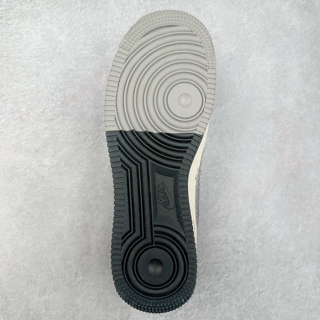 图片[9]-NK Air Force 1´07 Low 空军一号低帮百搭休闲运动板鞋 SJ6698-018 柔软、弹性十足的缓震性能和出色的中底设计 横跨复古与现代的外型结合 造就出风靡全球 三十多年的Force 1 直到今天还深受青睐 尺码：36 36.5 37.5 38 38.5 39 40 40.5 41 42 42.5 43 44 44.5 45-选品中心