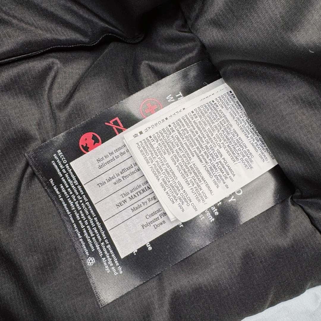 图片[19]-＃TZD Arcteryx Macai JACKET GORE-TEX Logo 始祖鸟徽标防水保暖连帽滑雪羽绒服 开发时间七个月之久 算是功能性雪地运动天花板的存在 衣服任意细节不惧对比 有比我好包退 全衣48道以上工序 可以理解为加了羽绒内胆的Sv硬壳冲锋衣 但不臃肿 重点说下刺绣 市面绣白线的为一眼假 ZP为灰色绣线(百灵达航机➕高士线) 原厂Gox 3L面料 灰鹅绒 风雪裙 是件真正可以驰骋各大雪场的硬东西 尺码：XS-S-M-L-XL-XXL-选品中心