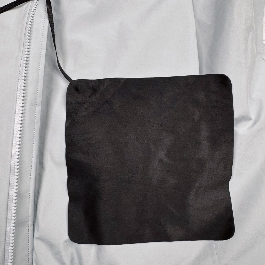 图片[23]-＃TZD Arcteryx Macai JACKET GORE-TEX Logo 始祖鸟徽标防水保暖连帽滑雪羽绒服 开发时间七个月之久 算是功能性雪地运动天花板的存在 衣服任意细节不惧对比 有比我好包退 全衣48道以上工序 可以理解为加了羽绒内胆的Sv硬壳冲锋衣 但不臃肿 重点说下刺绣 市面绣白线的为一眼假 ZP为灰色绣线(百灵达航机➕高士线) 原厂Gox 3L面料 灰鹅绒 风雪裙 是件真正可以驰骋各大雪场的硬东西 尺码：XS-S-M-L-XL-XXL-选品中心