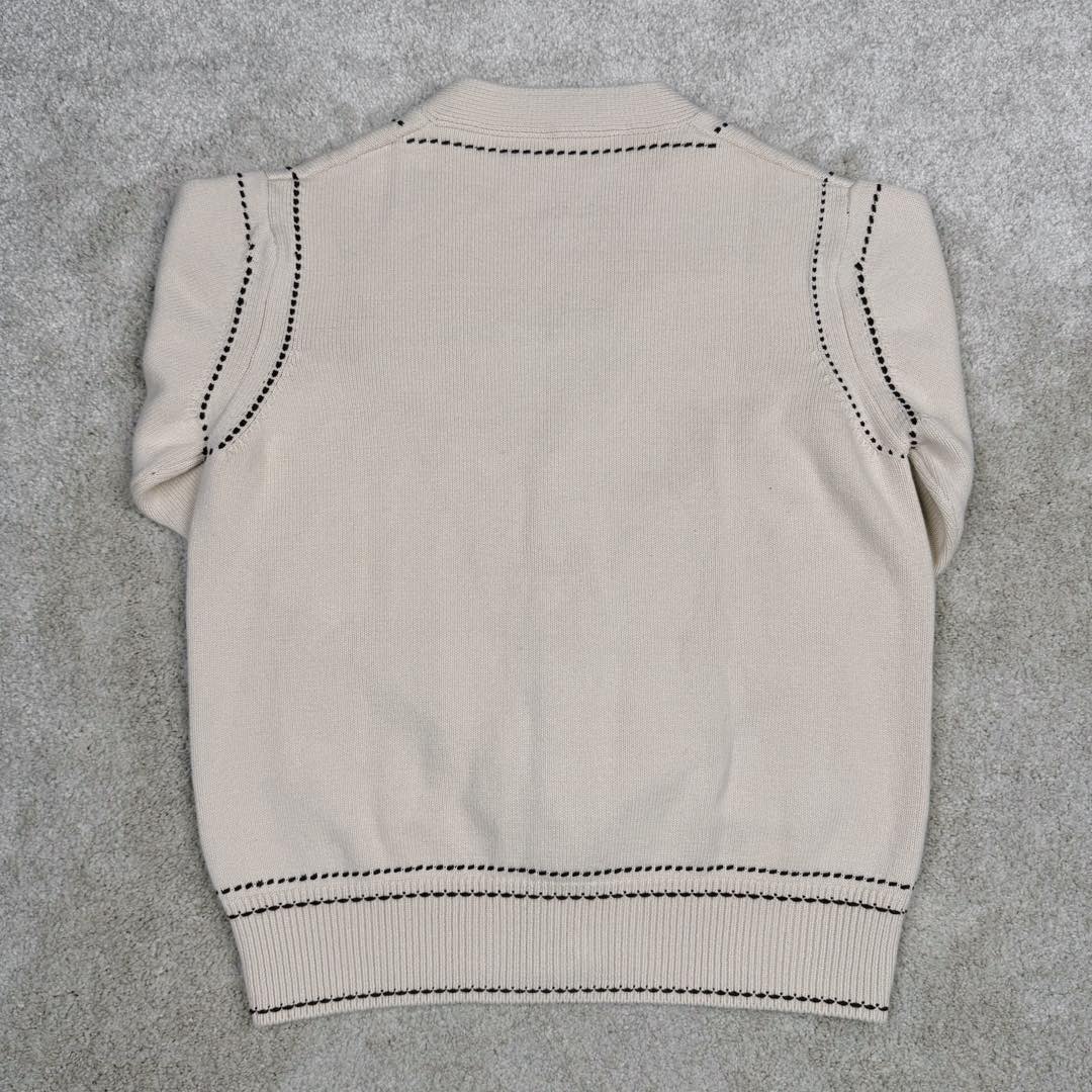 图片[3]-＃GD广顶 LOUIS VUITTON x Tyler SS24 Logo字母嵌花单排扣V领长袖针织衫 奶油色 LV24早秋手工缝线开衫 王嘉尔同款 购入原版操作 原版拆解分析 材质是特殊的带子纱 需要用棉纱用专用的带子机织成带子 然后在用带子织衣服 有点在于整件衣服非常板正 不会变形 口袋是特殊立体圆弧形设计 明线设计需要用到进口斯托尔专业的嵌花机 定制牛角扣 辅料按编号定做 尺码：XS S M L-选品中心