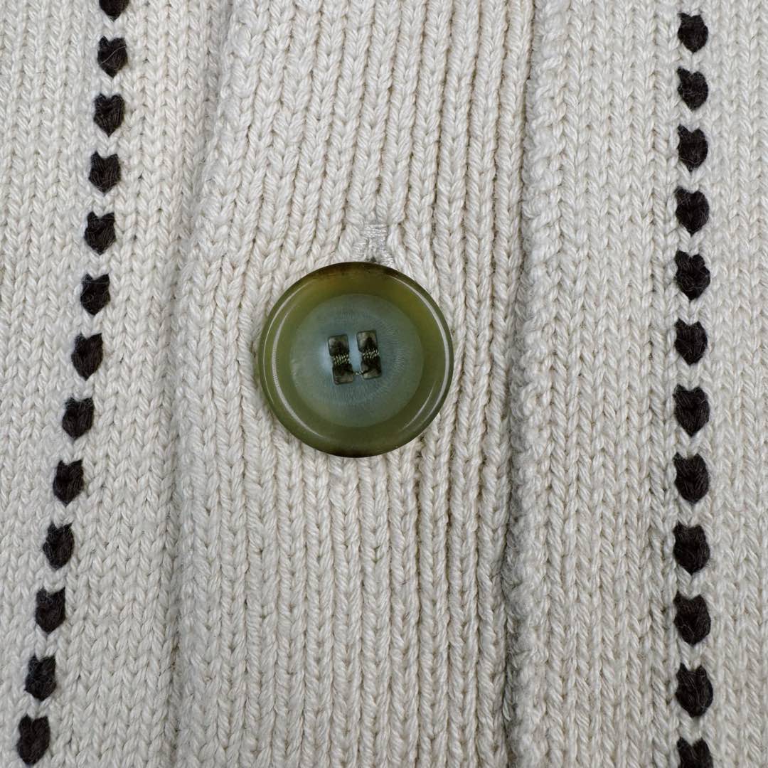 图片[12]-＃GD广顶 LOUIS VUITTON x Tyler SS24 Logo字母嵌花单排扣V领长袖针织衫 奶油色 LV24早秋手工缝线开衫 王嘉尔同款 购入原版操作 原版拆解分析 材质是特殊的带子纱 需要用棉纱用专用的带子机织成带子 然后在用带子织衣服 有点在于整件衣服非常板正 不会变形 口袋是特殊立体圆弧形设计 明线设计需要用到进口斯托尔专业的嵌花机 定制牛角扣 辅料按编号定做 尺码：XS S M L-选品中心