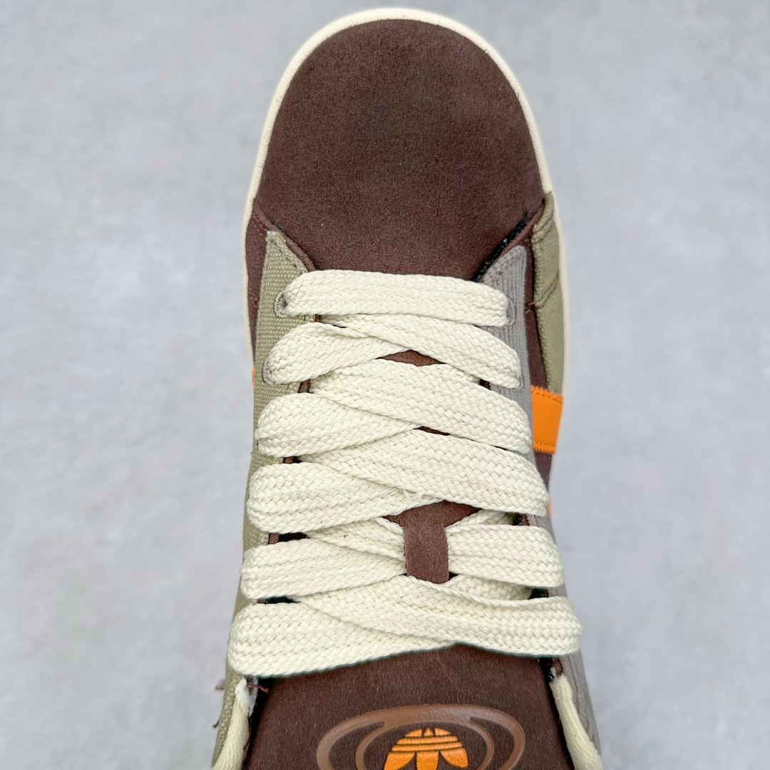 图片[4]-＃C版纯原 AD Originals Campus 00s 学院系列面包风经典复古低帮百搭休闲运动板鞋 原鞋开发 正确版型 市面唯一全鞋采用原厂头层SD皮料 正确宽版鞋盒 清洁度完美 诠释最高工艺 这次 Originals 选择了以经典复古鞋型 Campus 为蓝本打造全新面包鞋 这款鞋型联名不断 冠希当年对它更是钟爱有加 论牌面丝毫不输贝壳头、Forum 等大热鞋型 这次 Campus 一改 80 年代的瘦长造型 鞋舌、鞋身、鞋底甚至细节都变大了 营造出千禧年前后流行的面包鞋宽大廓形 因此鞋名改为 Campus 00s 鞋身采用绒面皮料搭配白色常规皮革 质感上还是延续了经典 Campus 的设计 鞋舌填充更加饱满 让鞋款整体看起来更加圆润 搭配上这款浅蓝配色 「蓝胖子」造型真的很可爱 鞋舌还加入了与以往 Campus 不同的全新三叶草 Logo 令造型更具千禧气息 鞋带也采用了加宽的设计 如果你不喜欢 这次还附送了传统鞋带可以替换 鞋底采用了米黄做旧设计 凸显鞋款的复古年代感 除了清新可人的浅蓝配色 还有一款酷灰配色 造型更加硬朗复古 而且相比浅蓝配色更加耐脏 尺码：36 36⅔ 37⅓ 38 38⅔ 39⅓ 40 40⅔ 41⅓ 42 42⅔ 43⅓ 44 44 ⅓ 45-选品中心